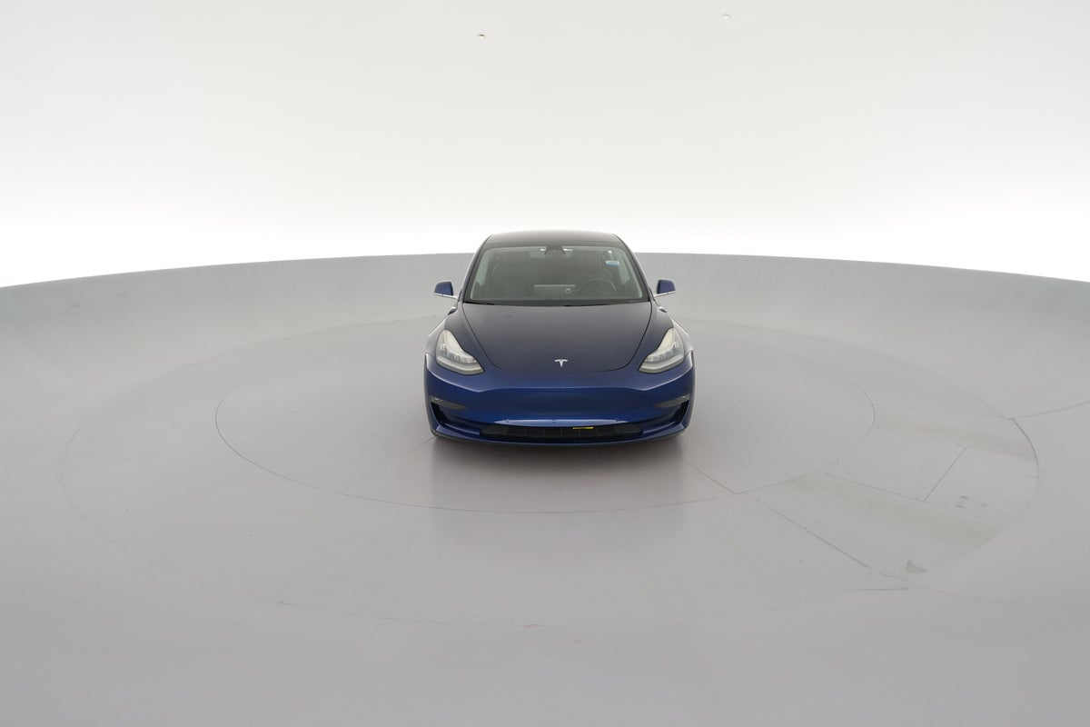 2019 Tesla Model 3 Mid Range Rear-Wheel Drive in Deep Blue Metallic — 360° view 1