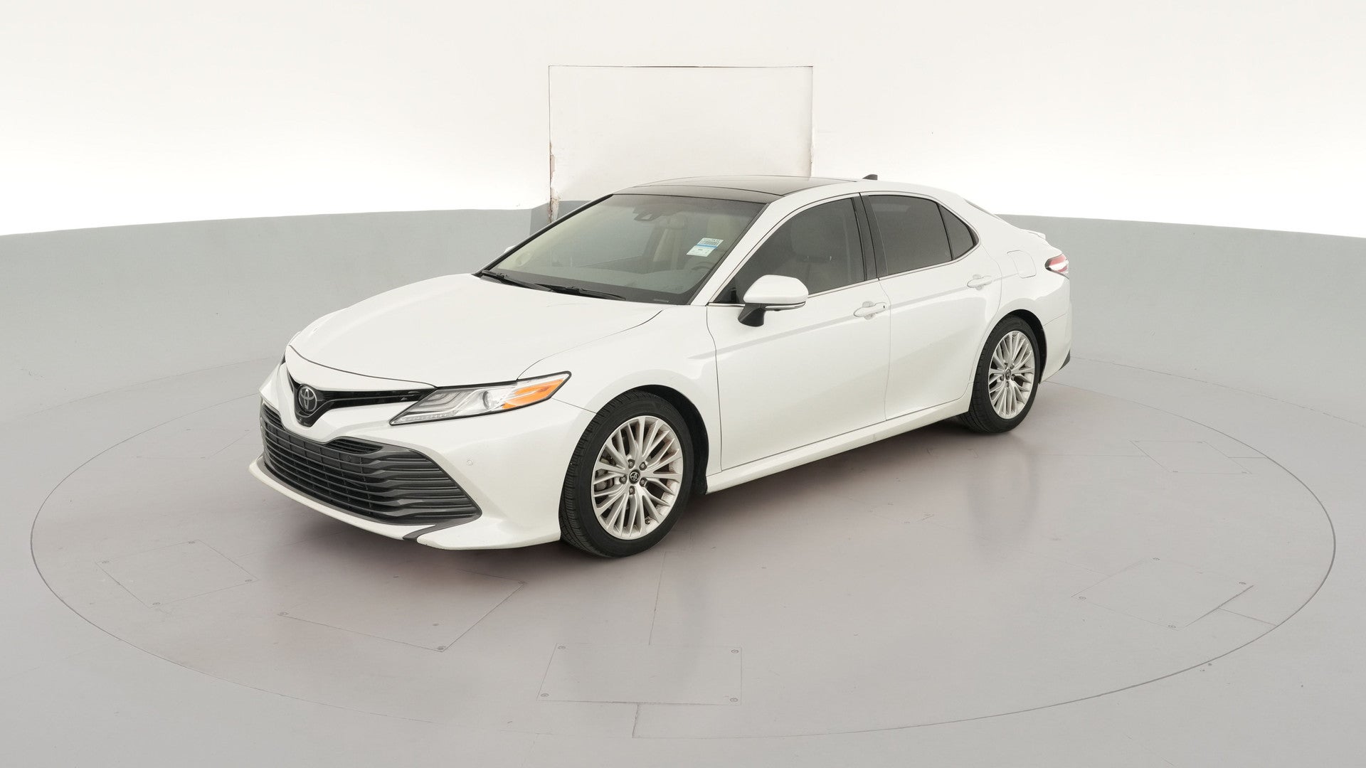 2018 Toyota Camry vehicle photo