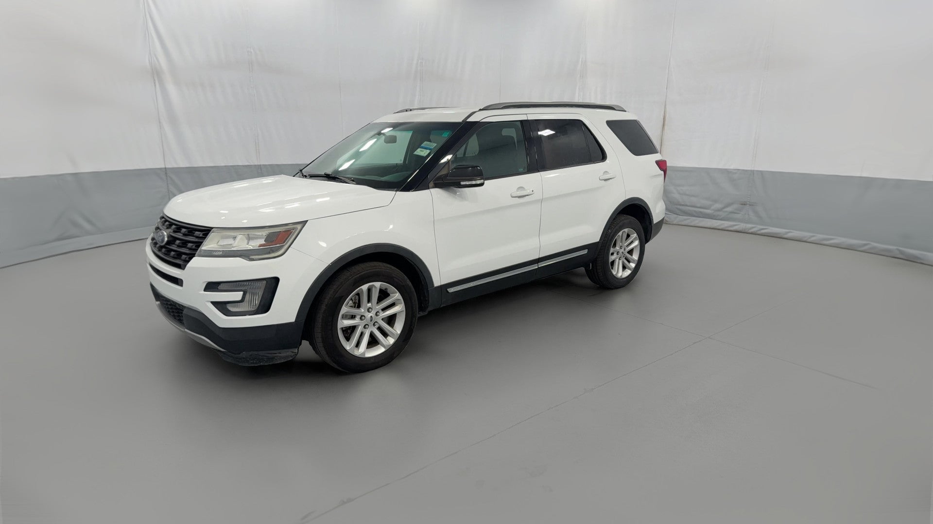 2017 Ford Explorer vehicle photo