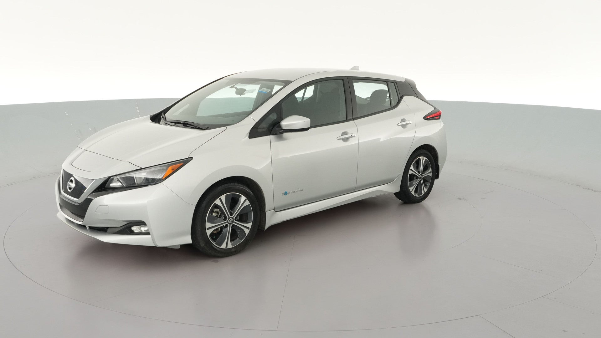 2018 Nissan LEAF vehicle photo