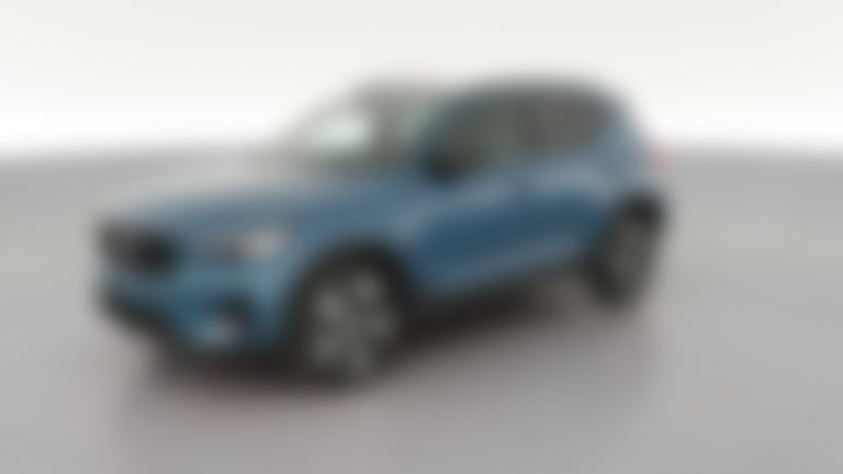 2025 Volvo XC40 vehicle photo