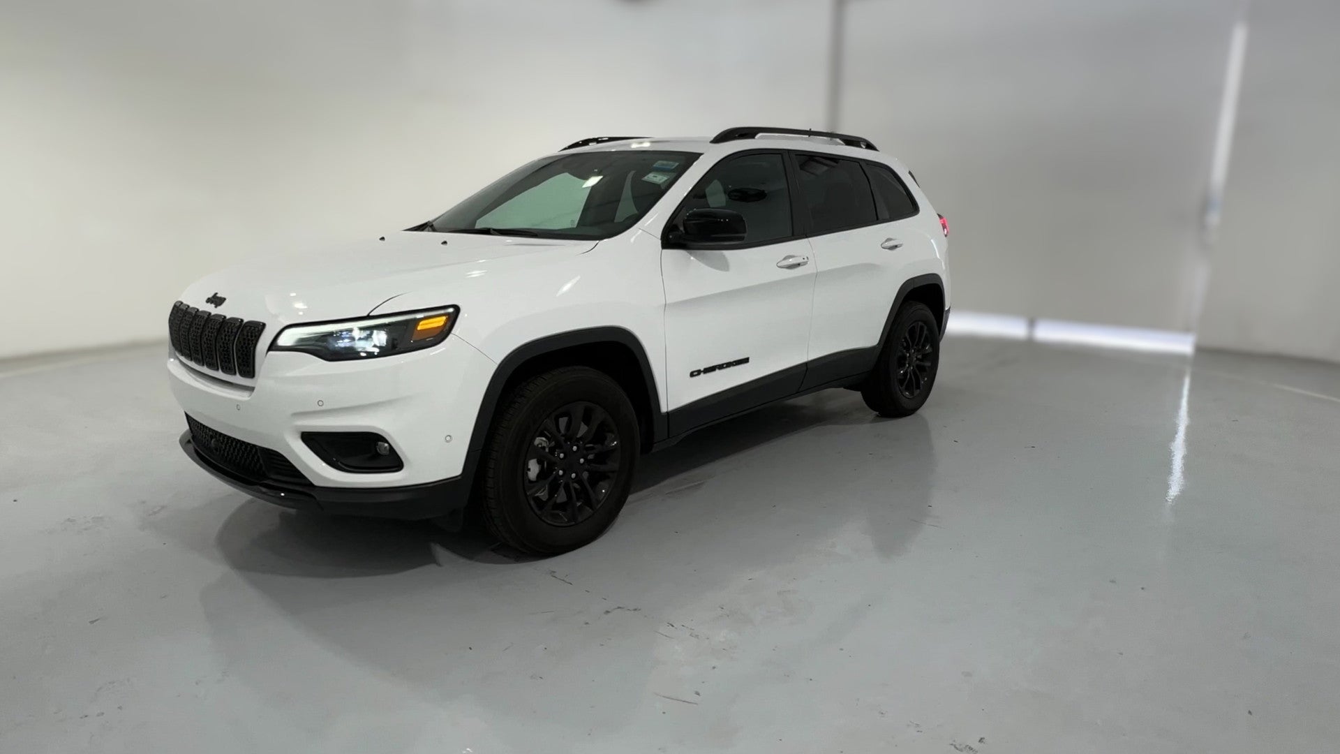 2023 Jeep Cherokee vehicle photo