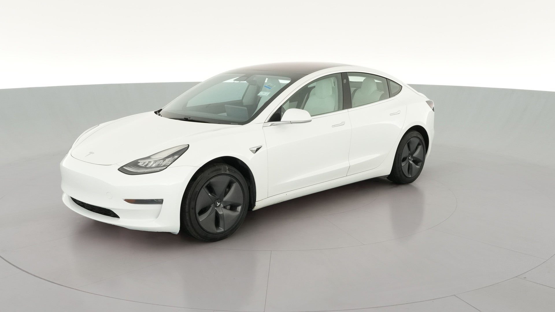 2019 Tesla Model 3 vehicle photo