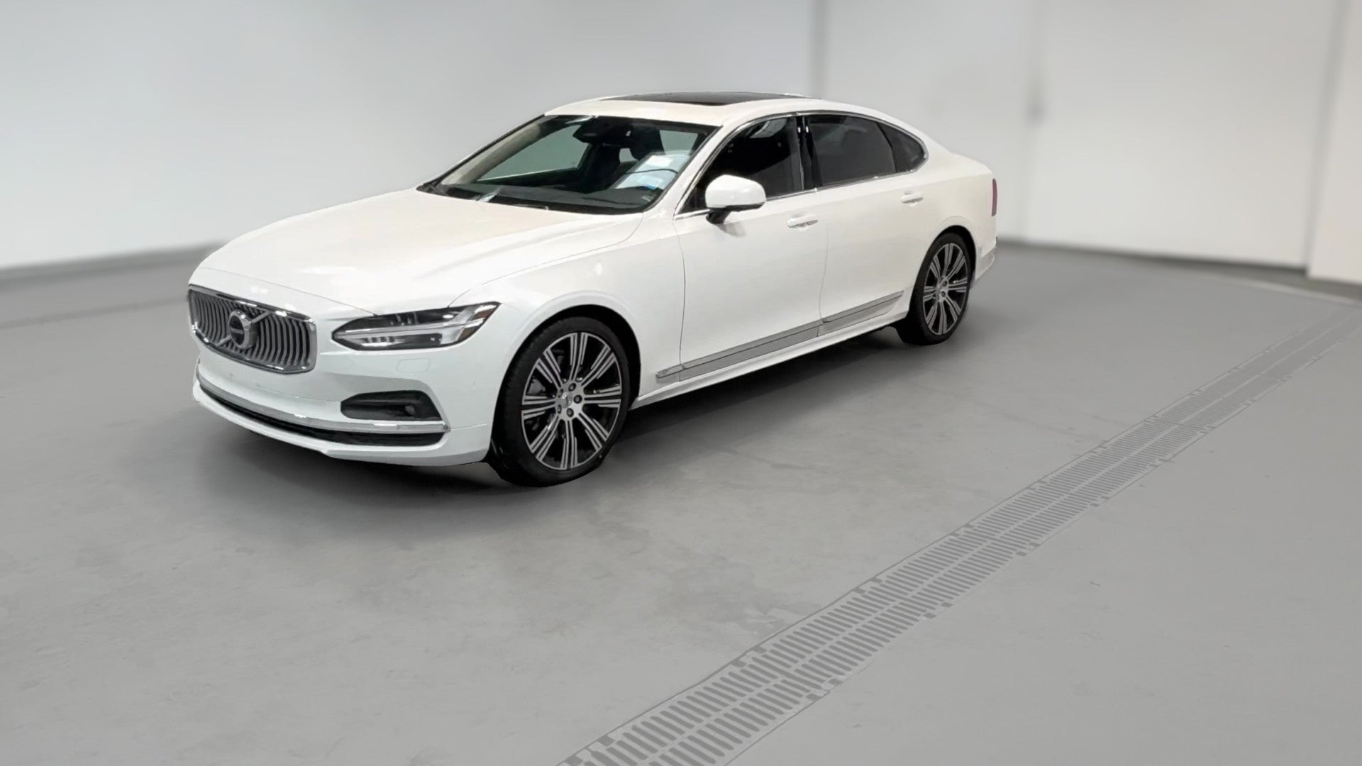 2023 Volvo S90 vehicle photo