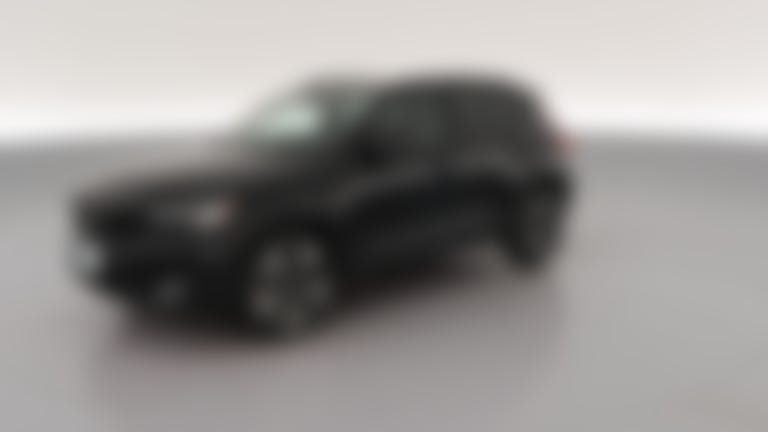 2024 Volvo XC40 vehicle photo
