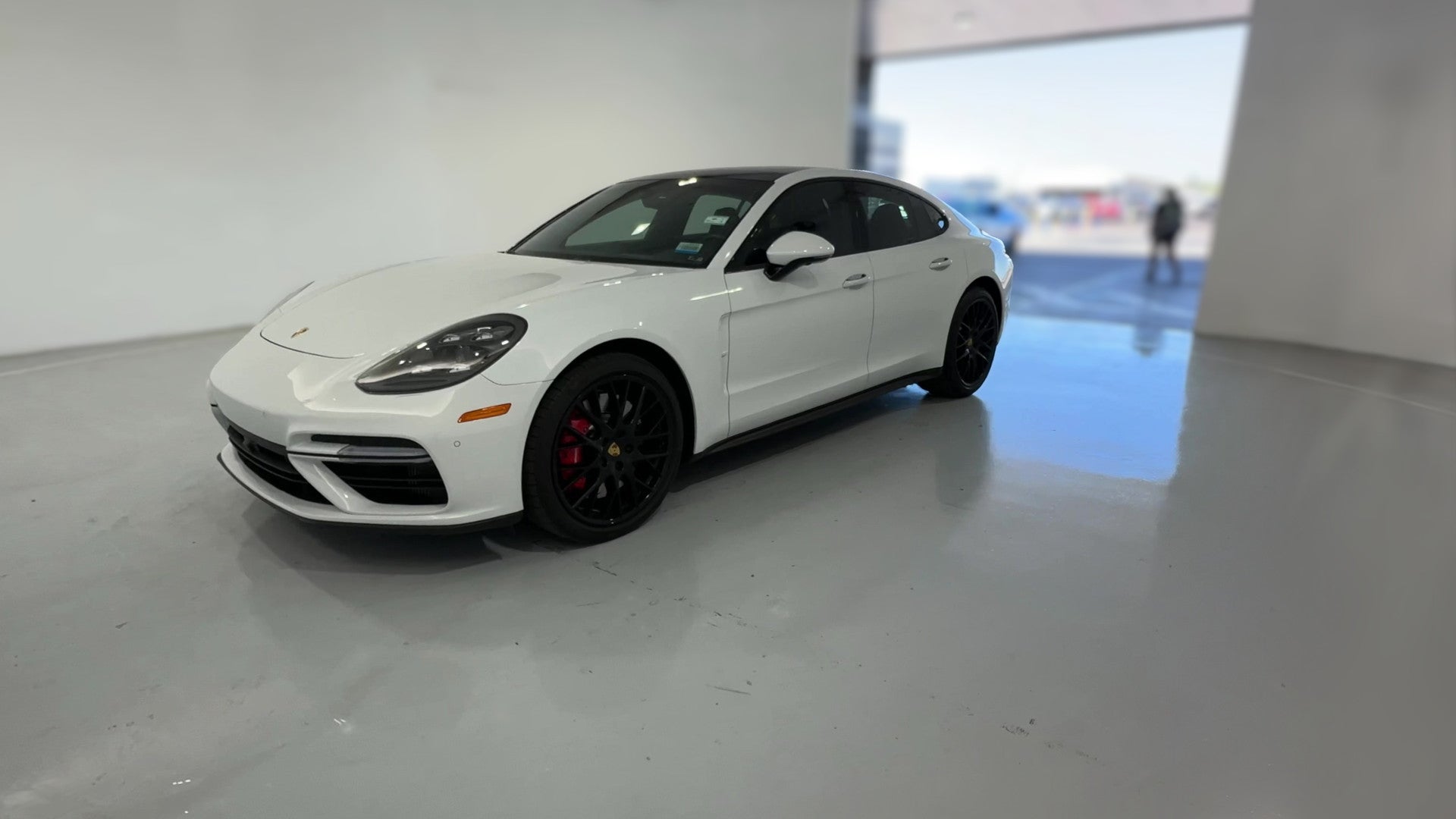 2018 Porsche Panamera vehicle photo