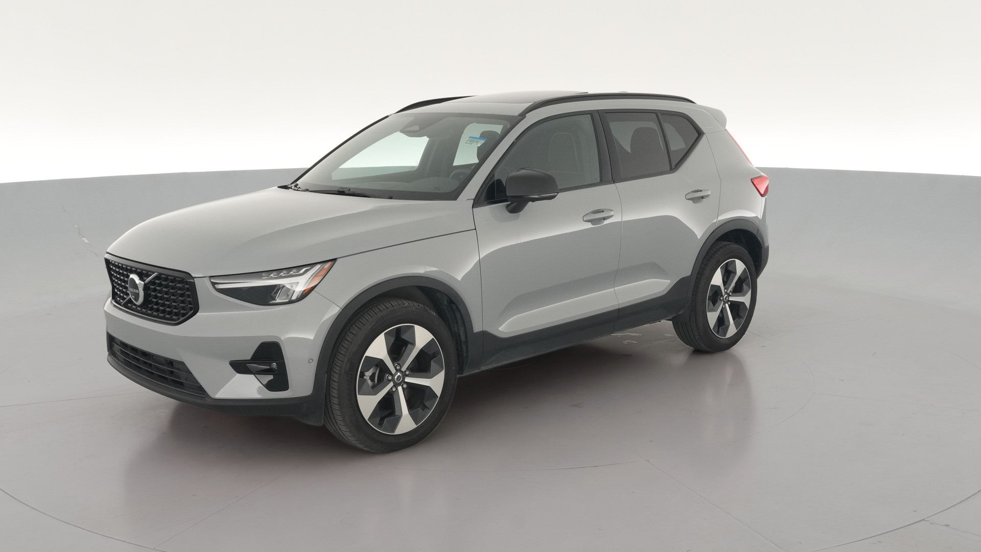 2025 Volvo XC40 vehicle photo
