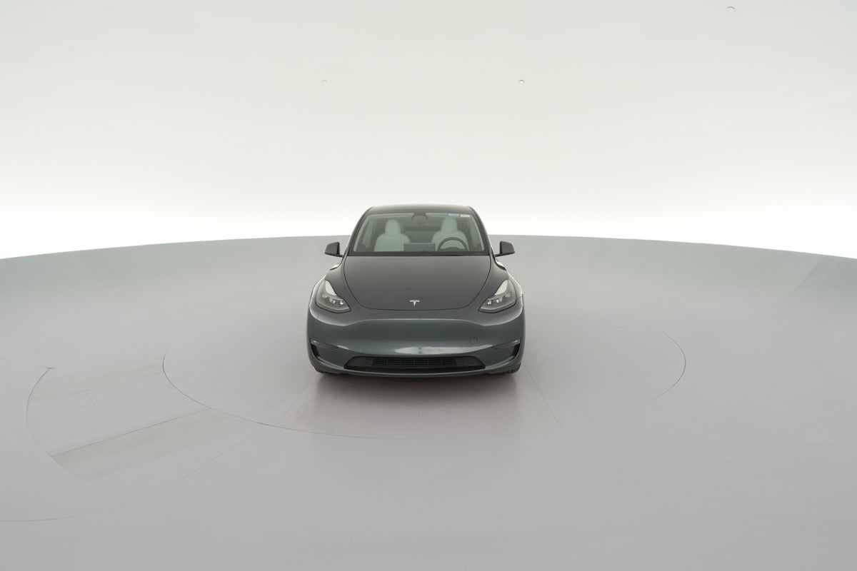 2023 Tesla Model Y Long Range All-Wheel Drive in Midnight Silver Metallic — 360° view 1