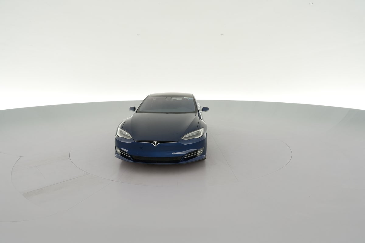 2018 Tesla Model S 75D in Deep Blue Metallic — 360° view 1