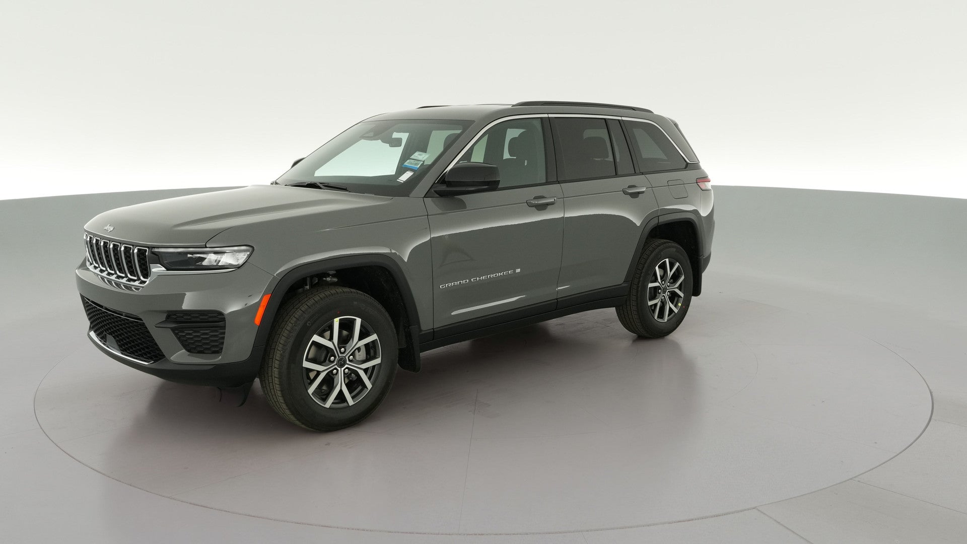 2027 Jeep Grand Cherokee vehicle photo