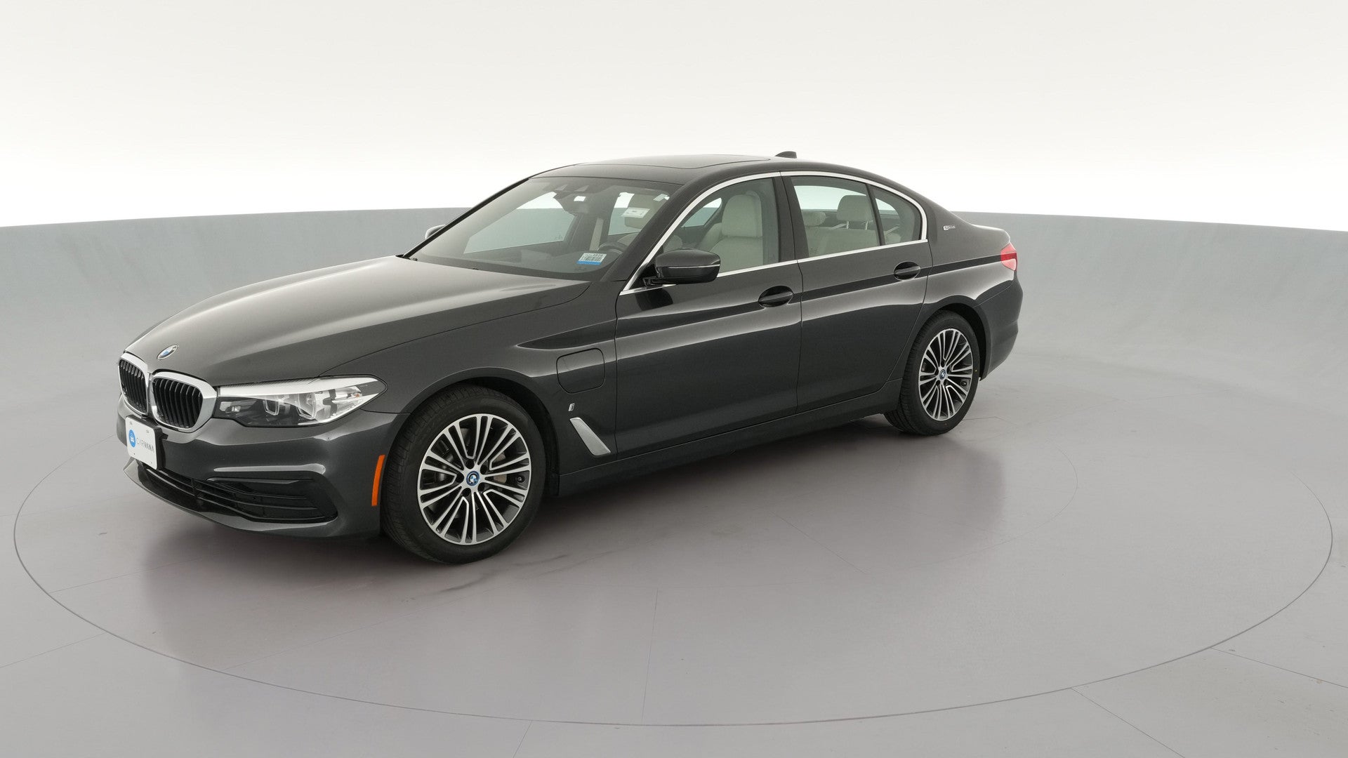 2019 BMW 5 Series vehicle photo