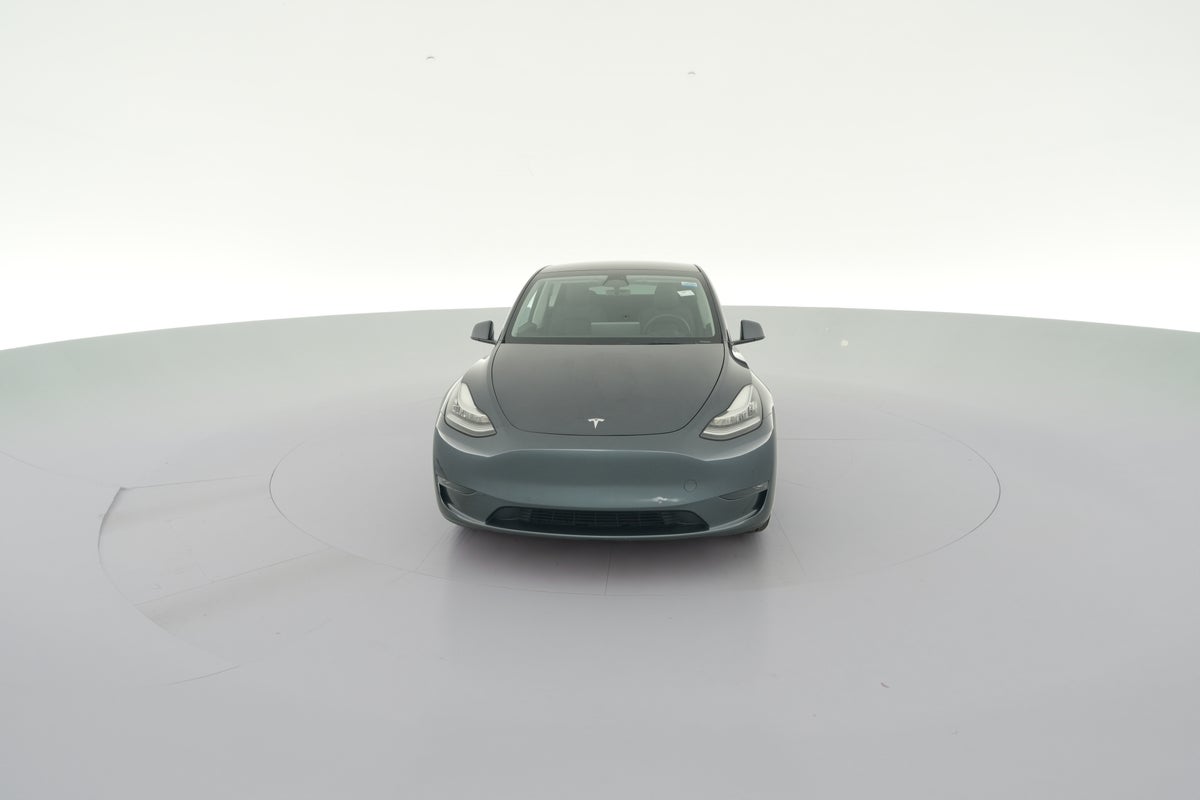 2022 Tesla Model Y Long Range All-Wheel Drive in Midnight Silver Metallic — 360° view 1