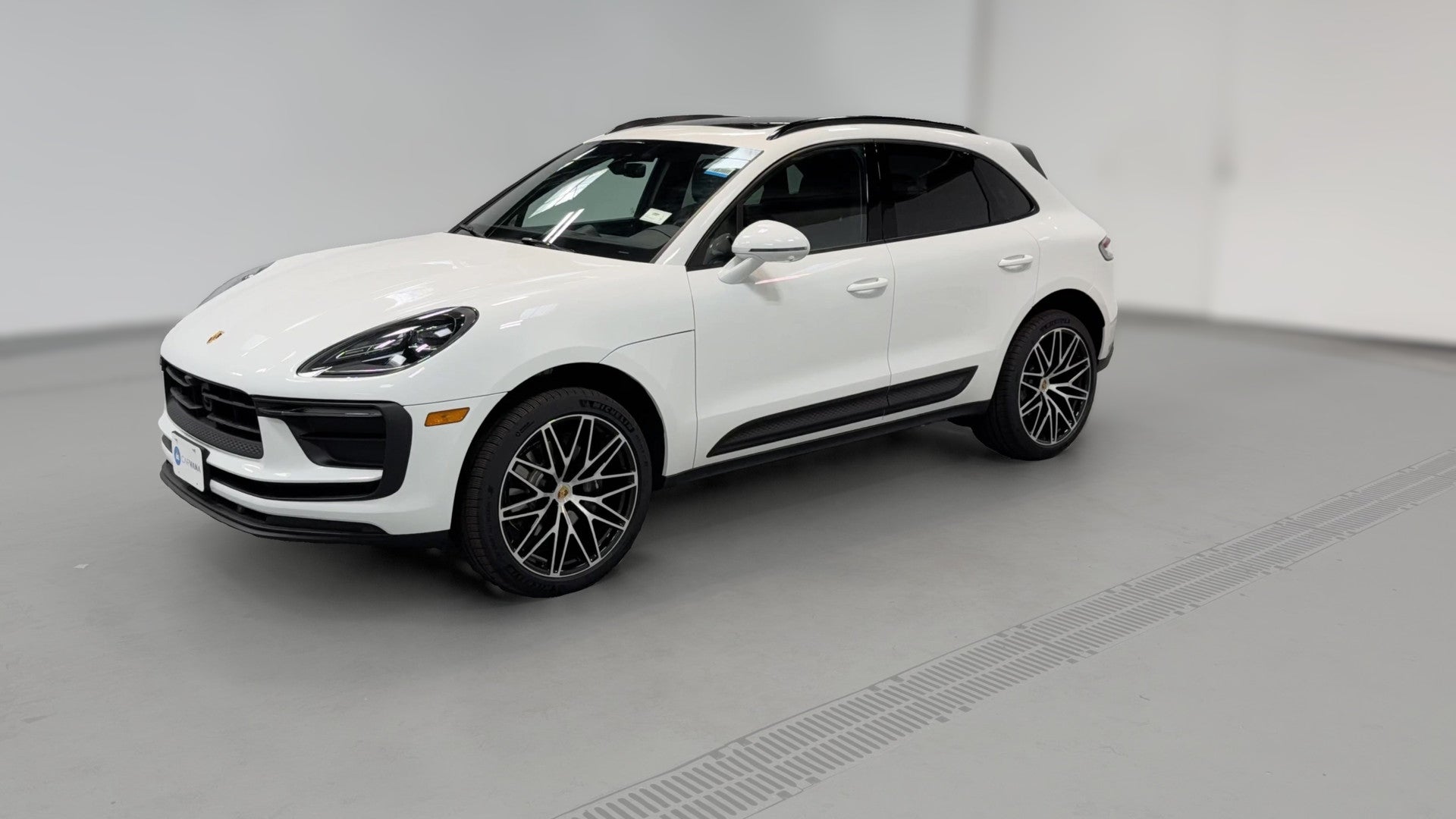 2026 Porsche Macan vehicle photo