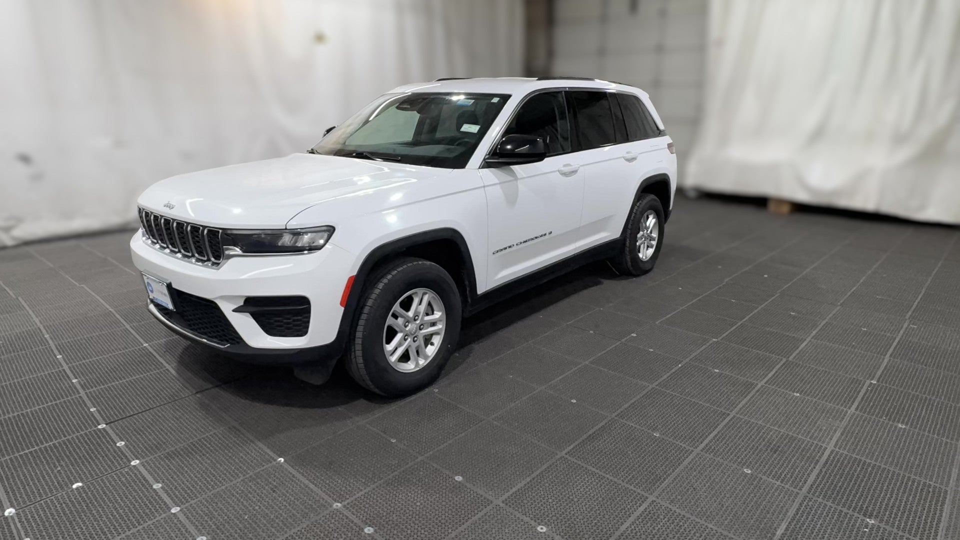 2024 Jeep Grand Cherokee vehicle photo