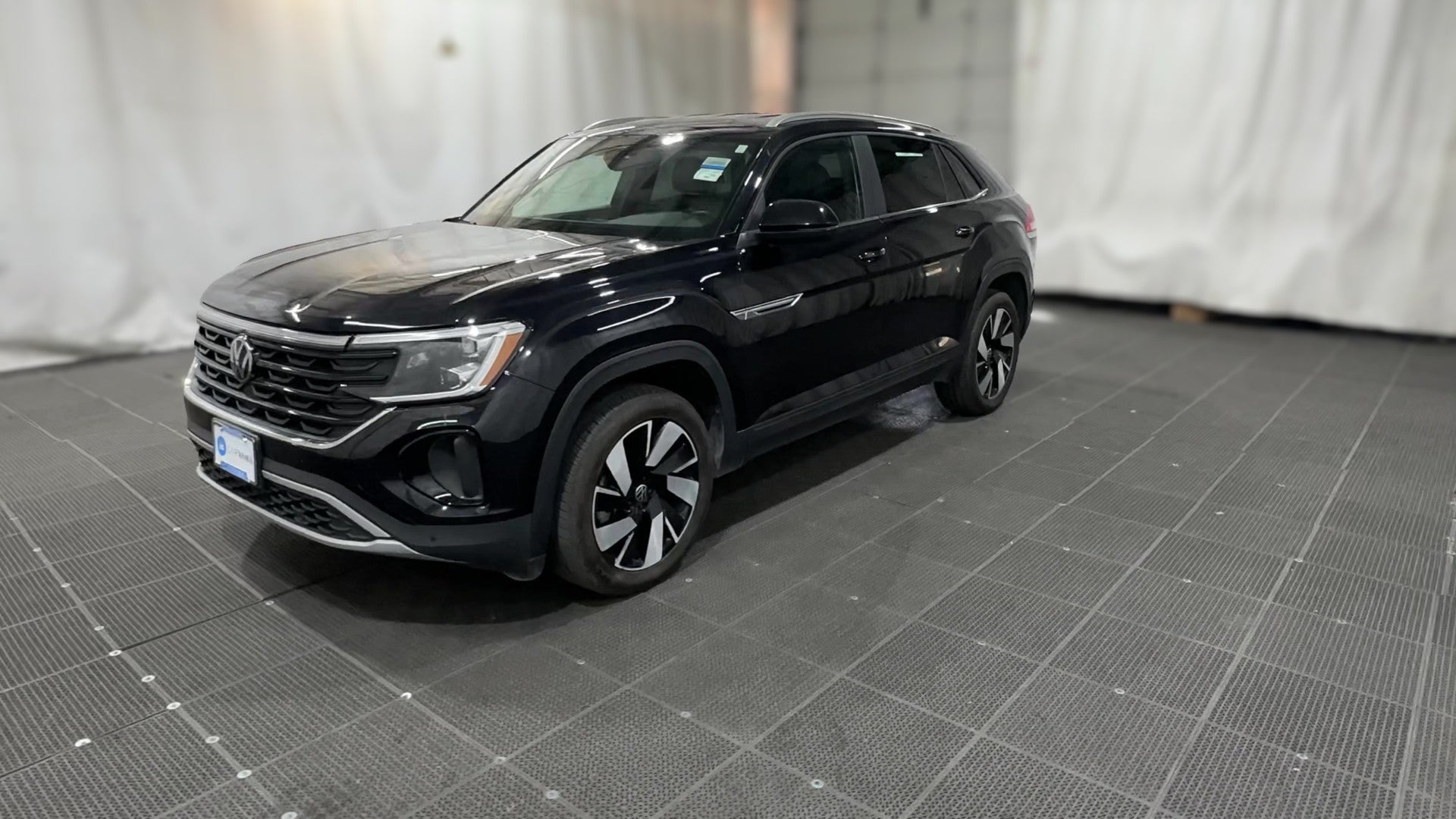 2024 Volkswagen Atlas Cross Sport vehicle photo