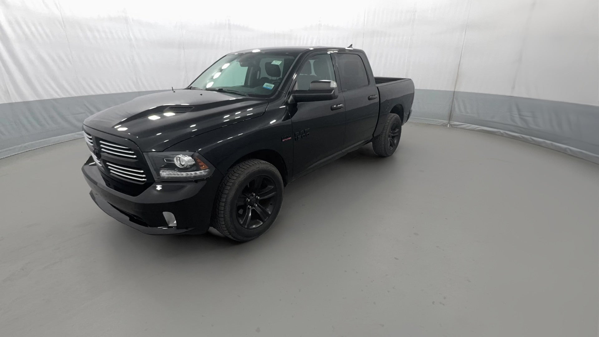 2016 Ram 1500 Crew Cab vehicle photo
