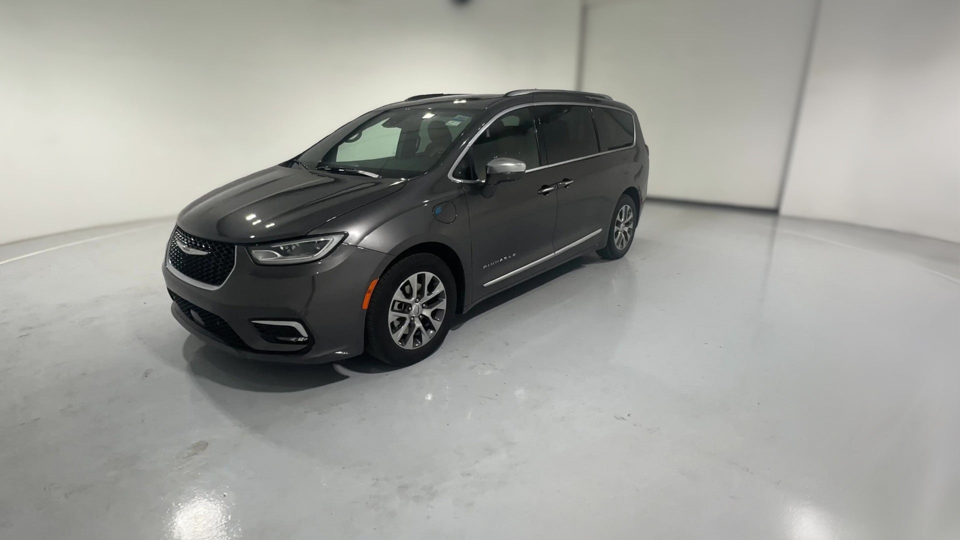 2022 Chrysler Pacifica Hybrid vehicle photo