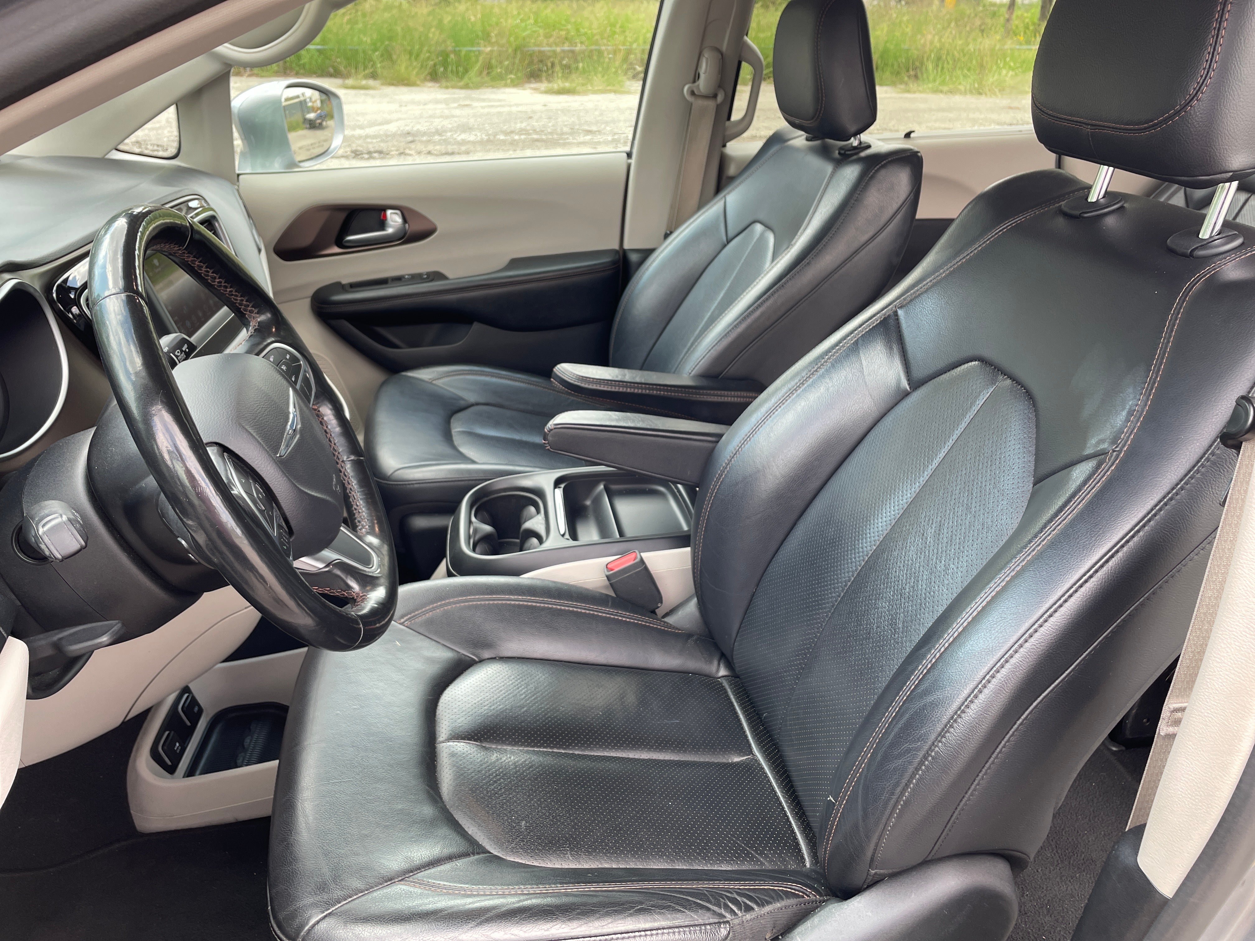 2019 Chrysler Pacifica Touring L 2