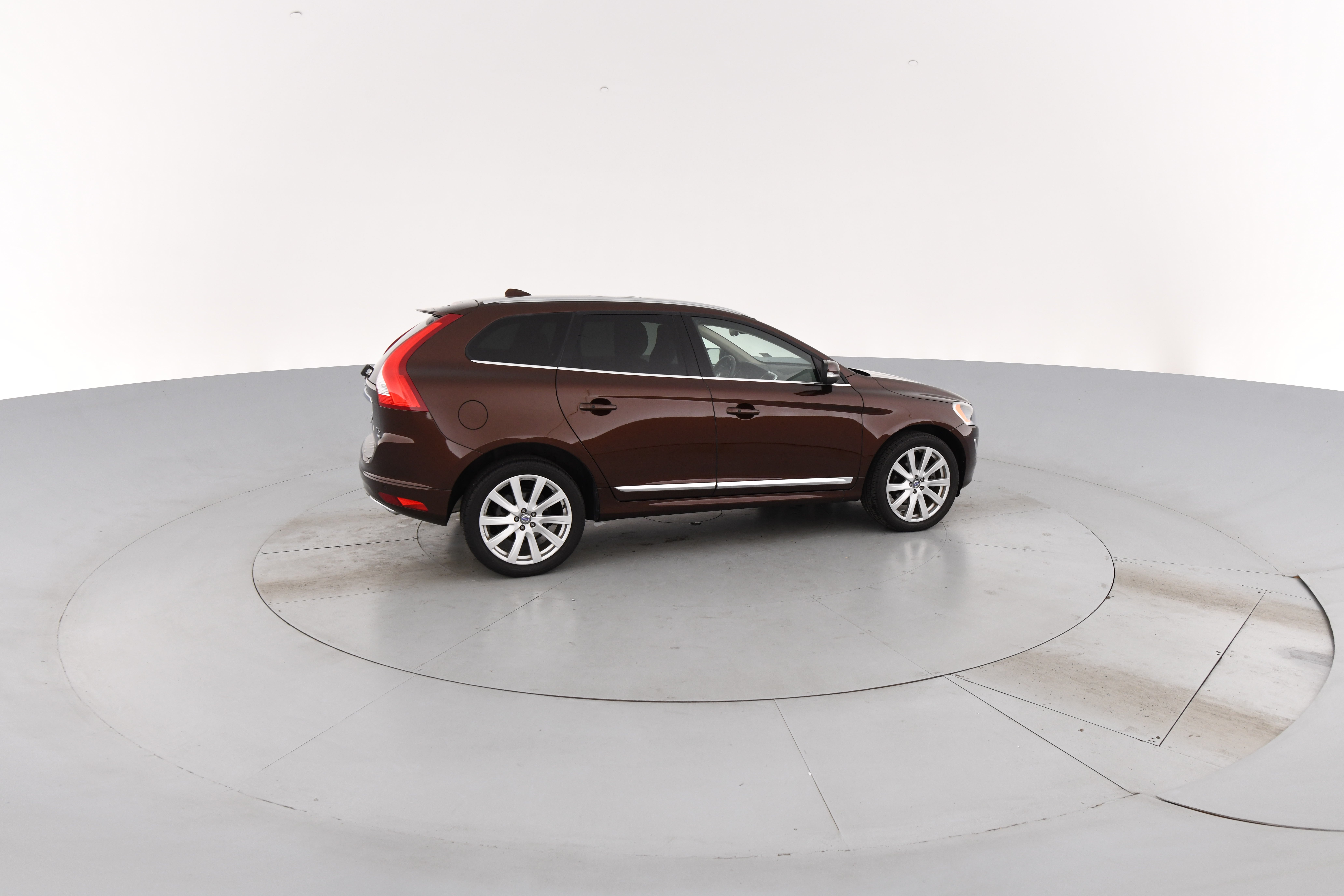 Volvo reveals compact XC40 SUV months before it goes on sale, image size:8256x5504