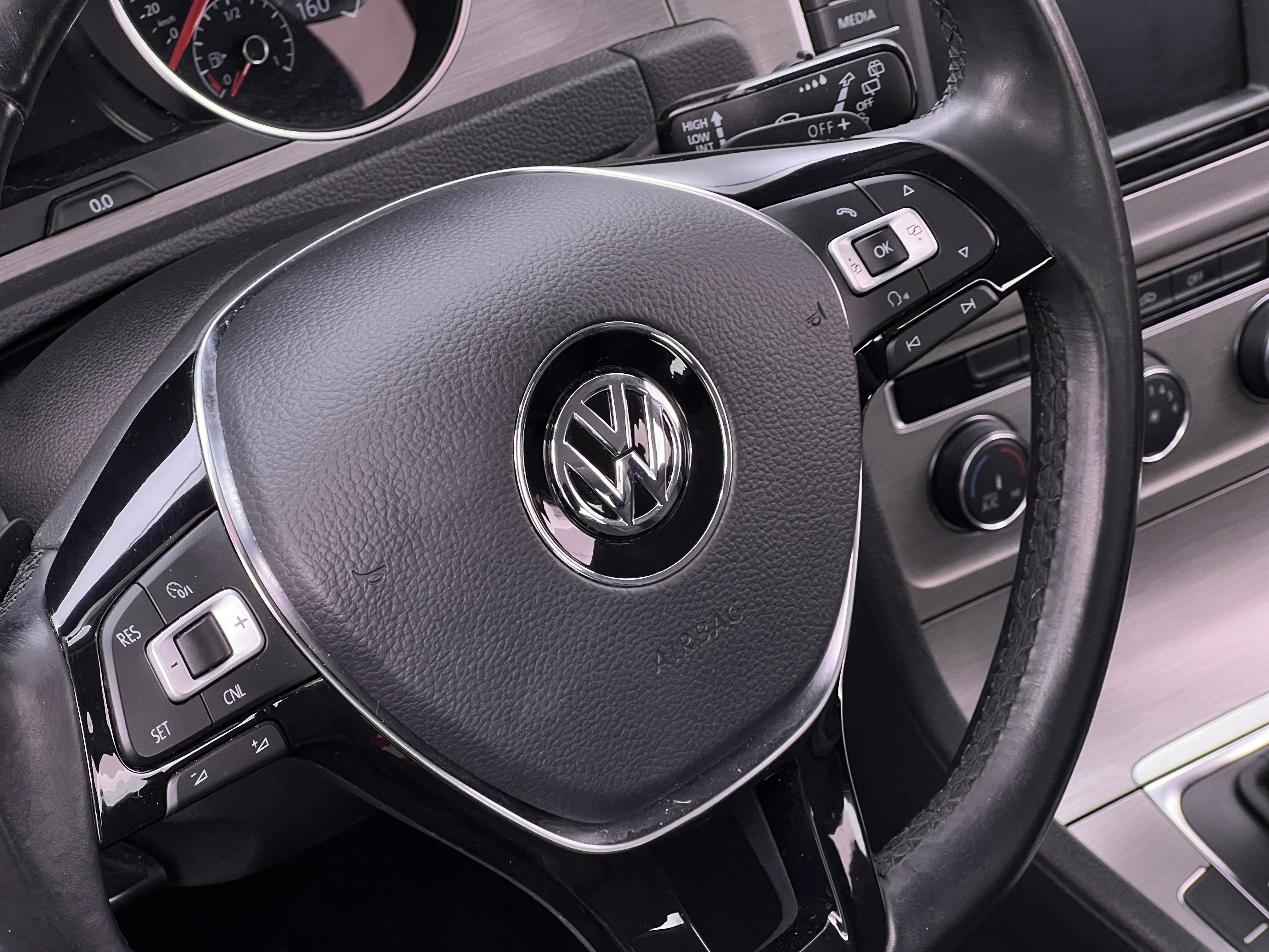 2017 Volkswagen Golf S 5