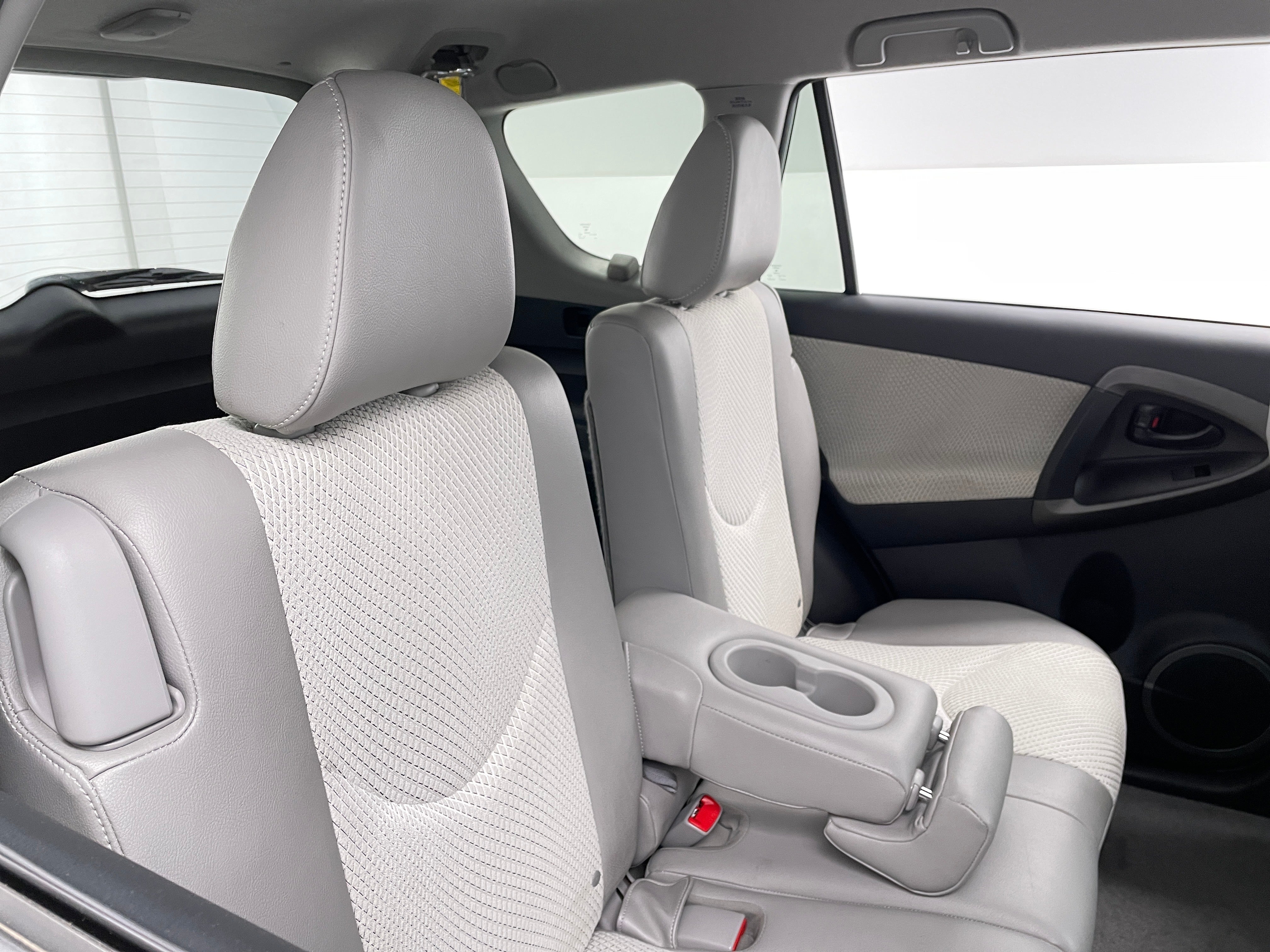 Used 2014 Toyota RAV4 EV with VIN 2T3YL4DV4EW002568 for sale in Oak Creek, WI