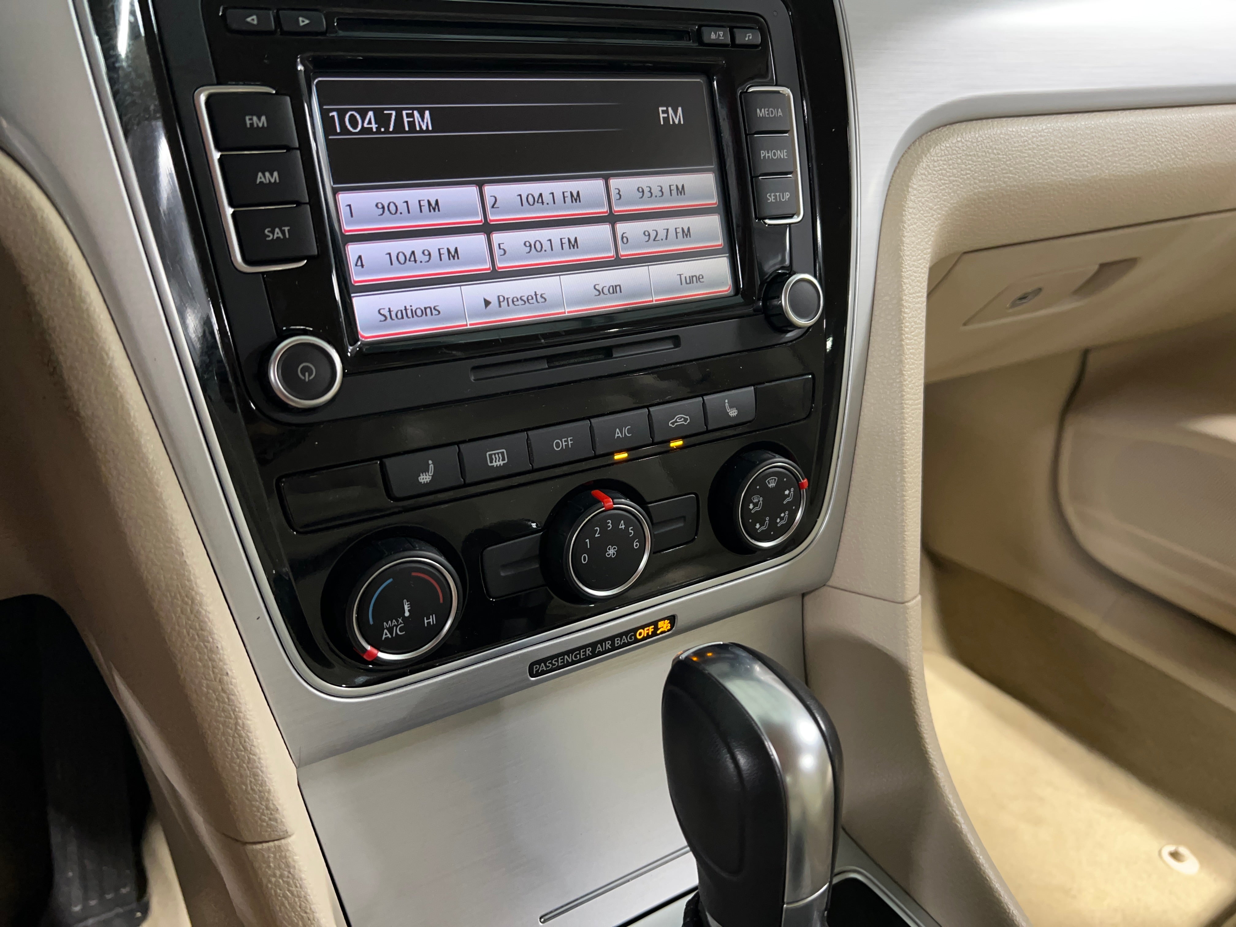 Features of the Volkswagen Passat Interior
