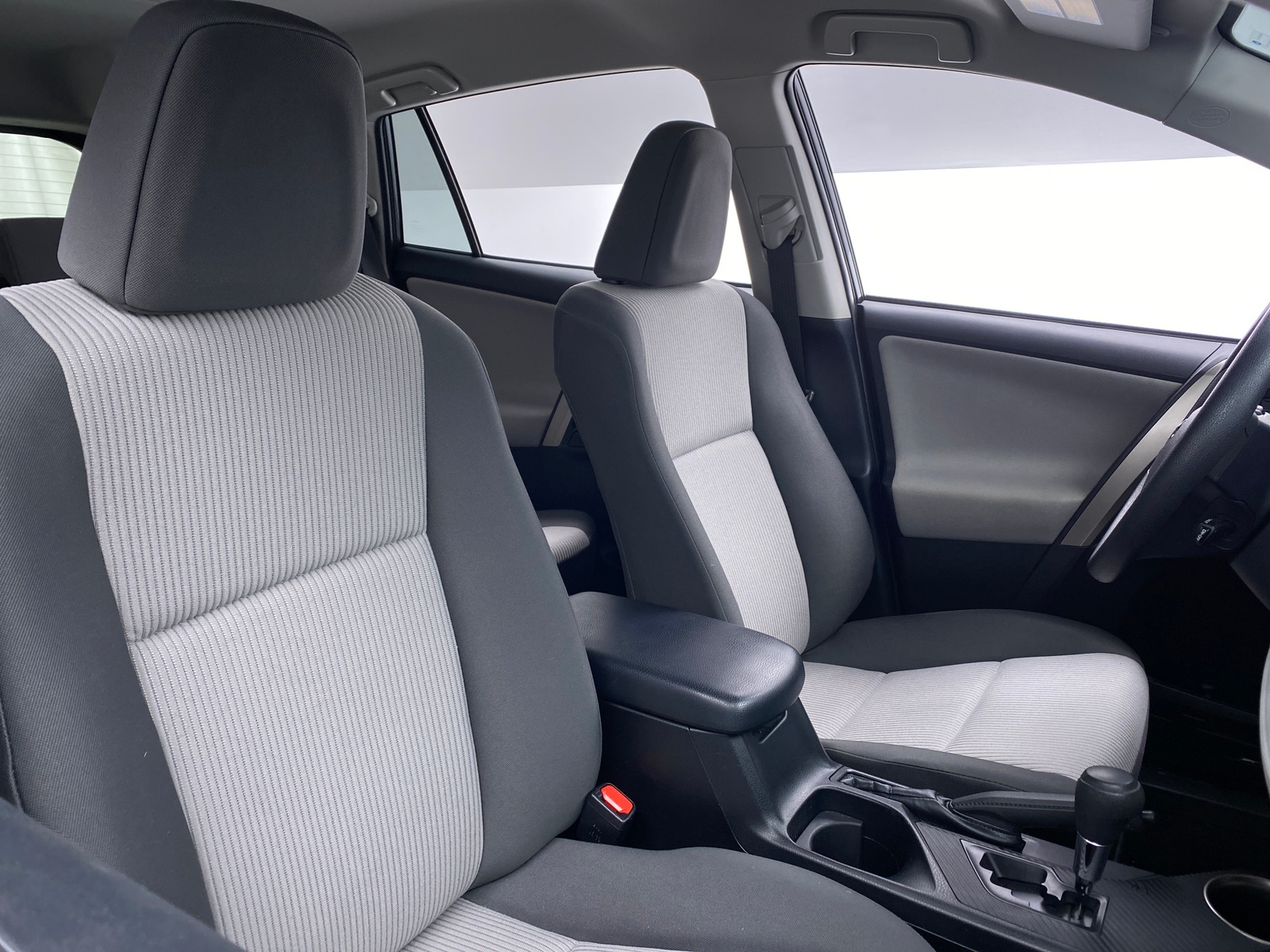 Thumbnail: 2015 Toyota RAV4 - 2