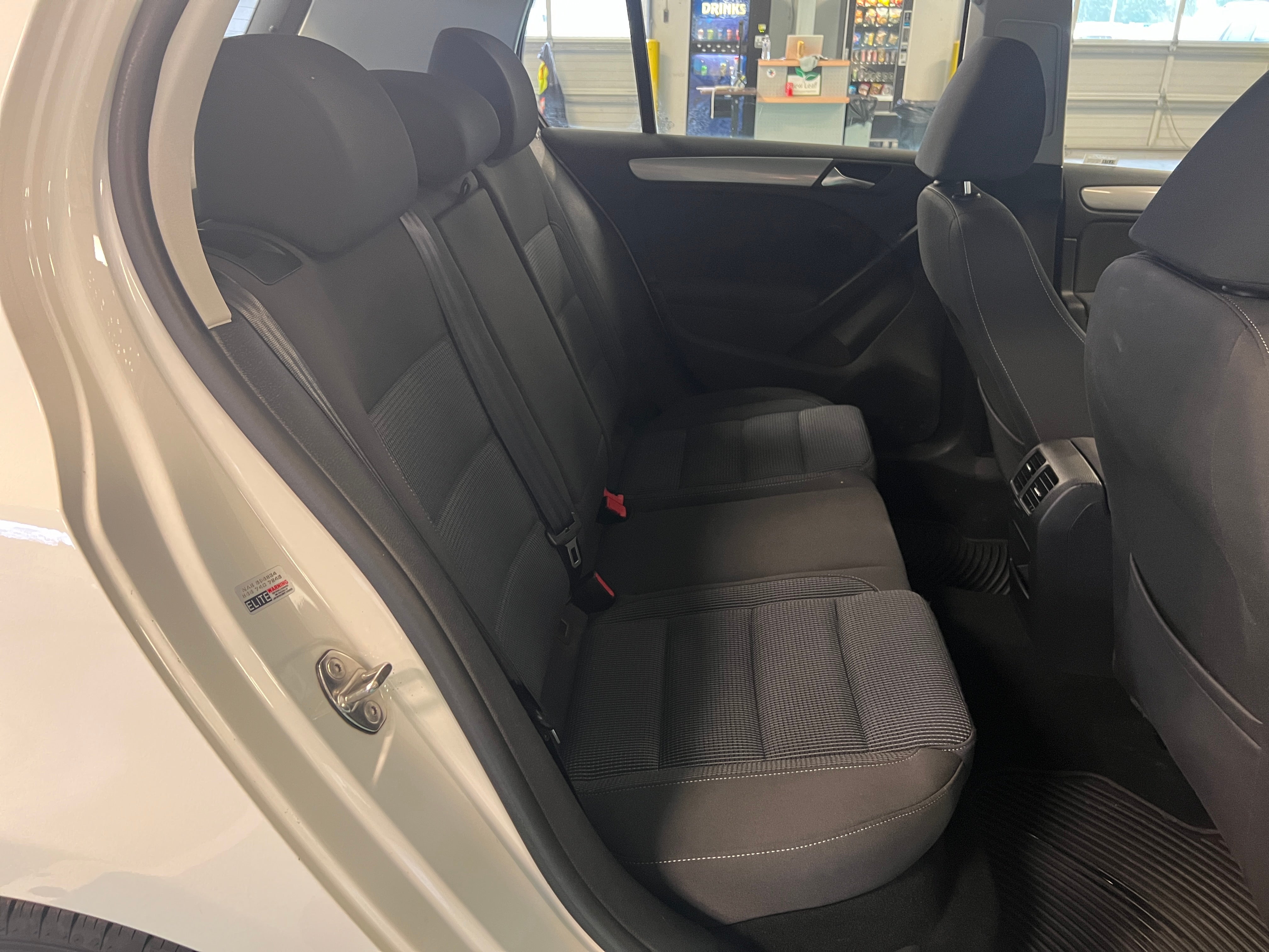 Thumbnail: 2013 Volkswagen Golf - 6