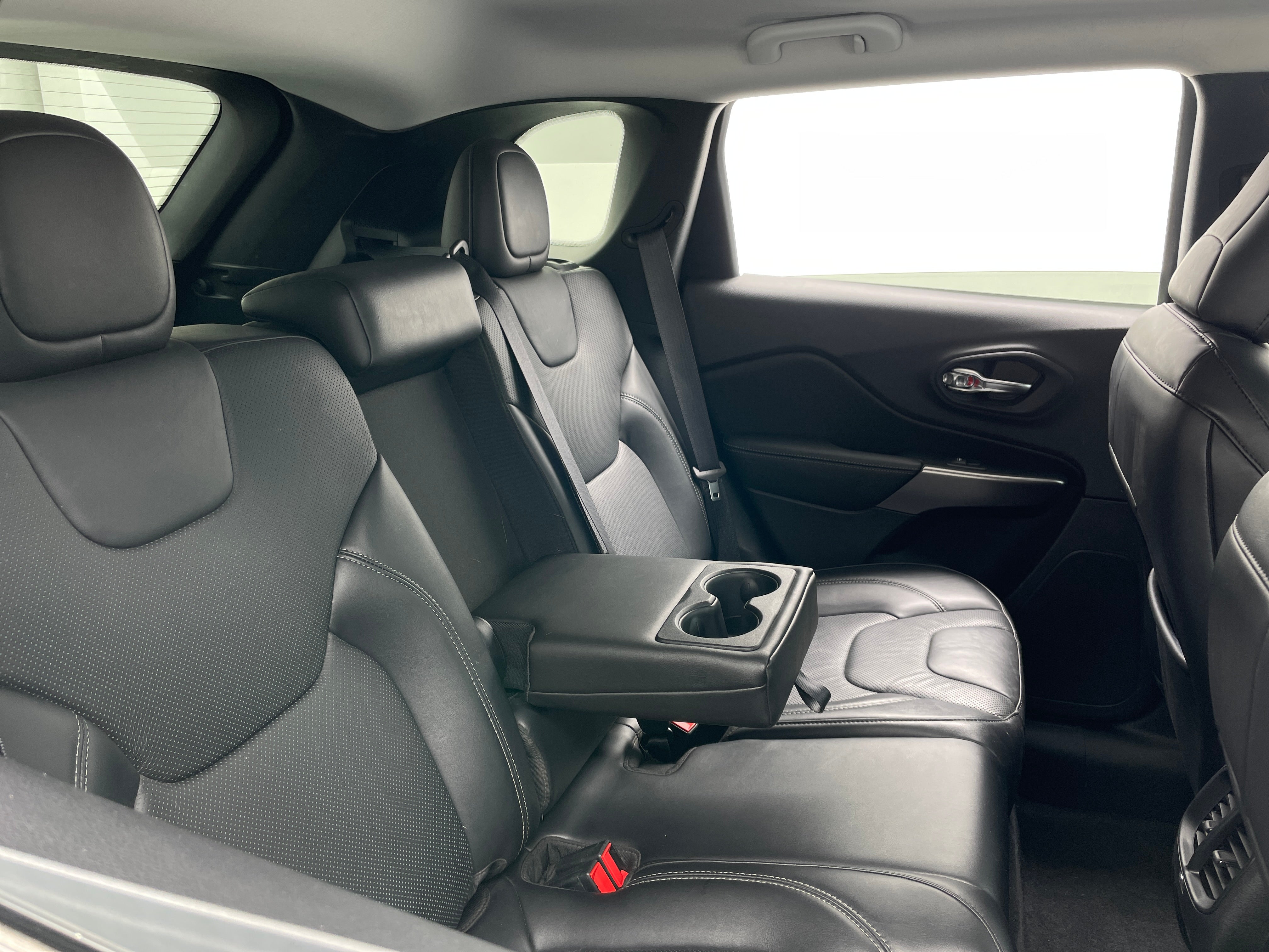 Thumbnail: 2020 Jeep Cherokee - 6