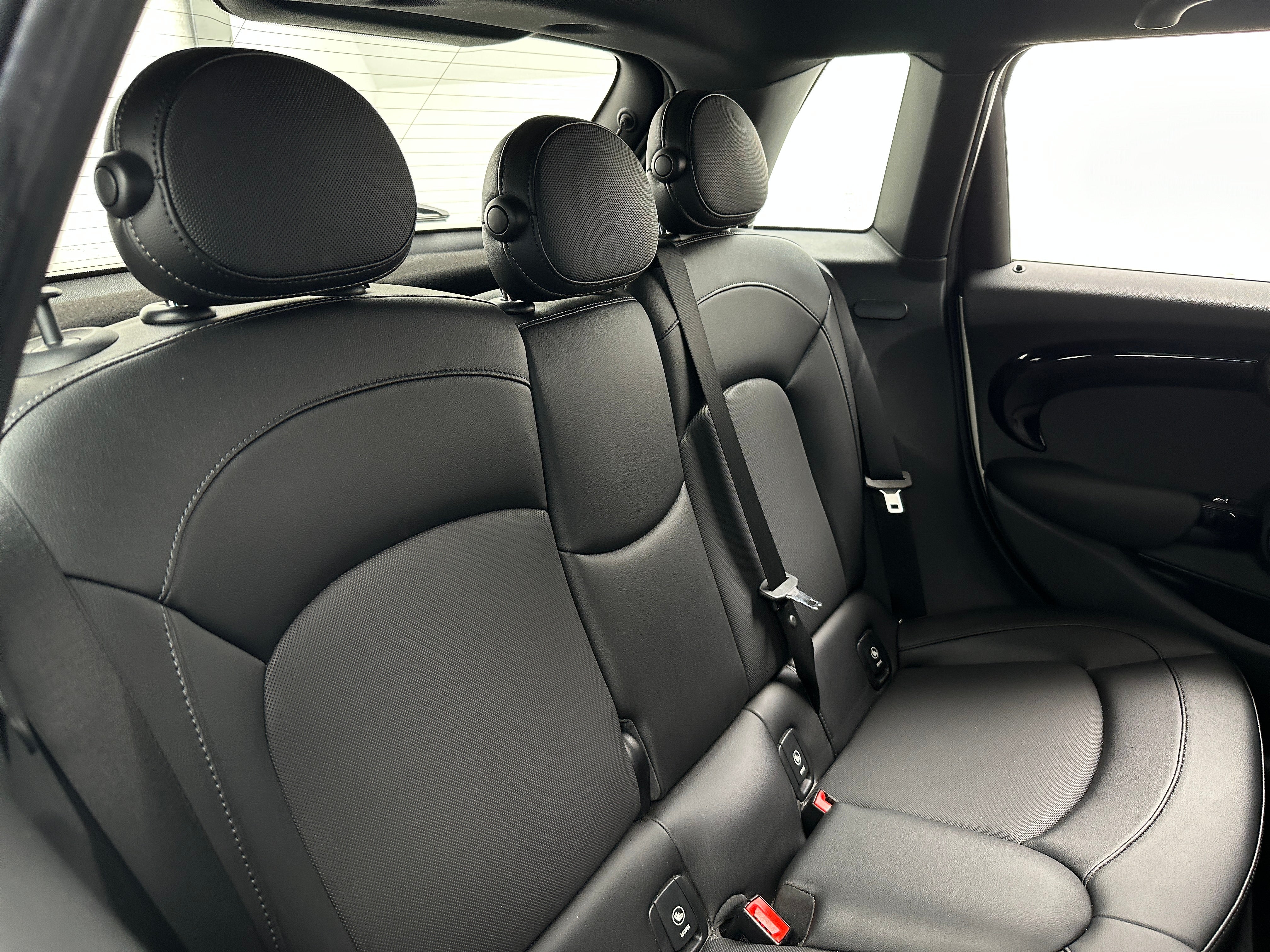 Thumbnail: 2017 MINI Cooper Hardtop - 6