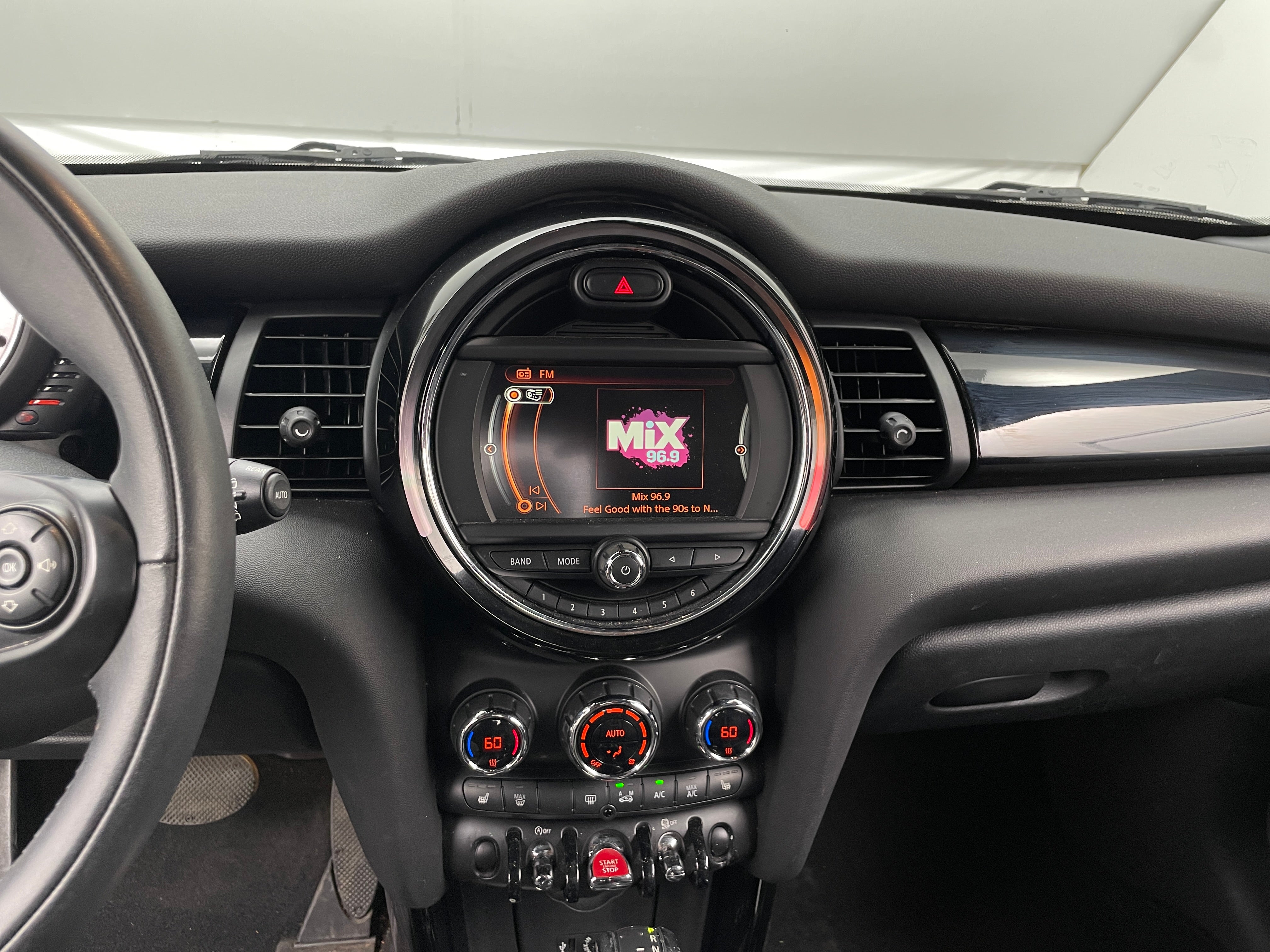 Thumbnail: 2017 MINI Cooper Hardtop - 4