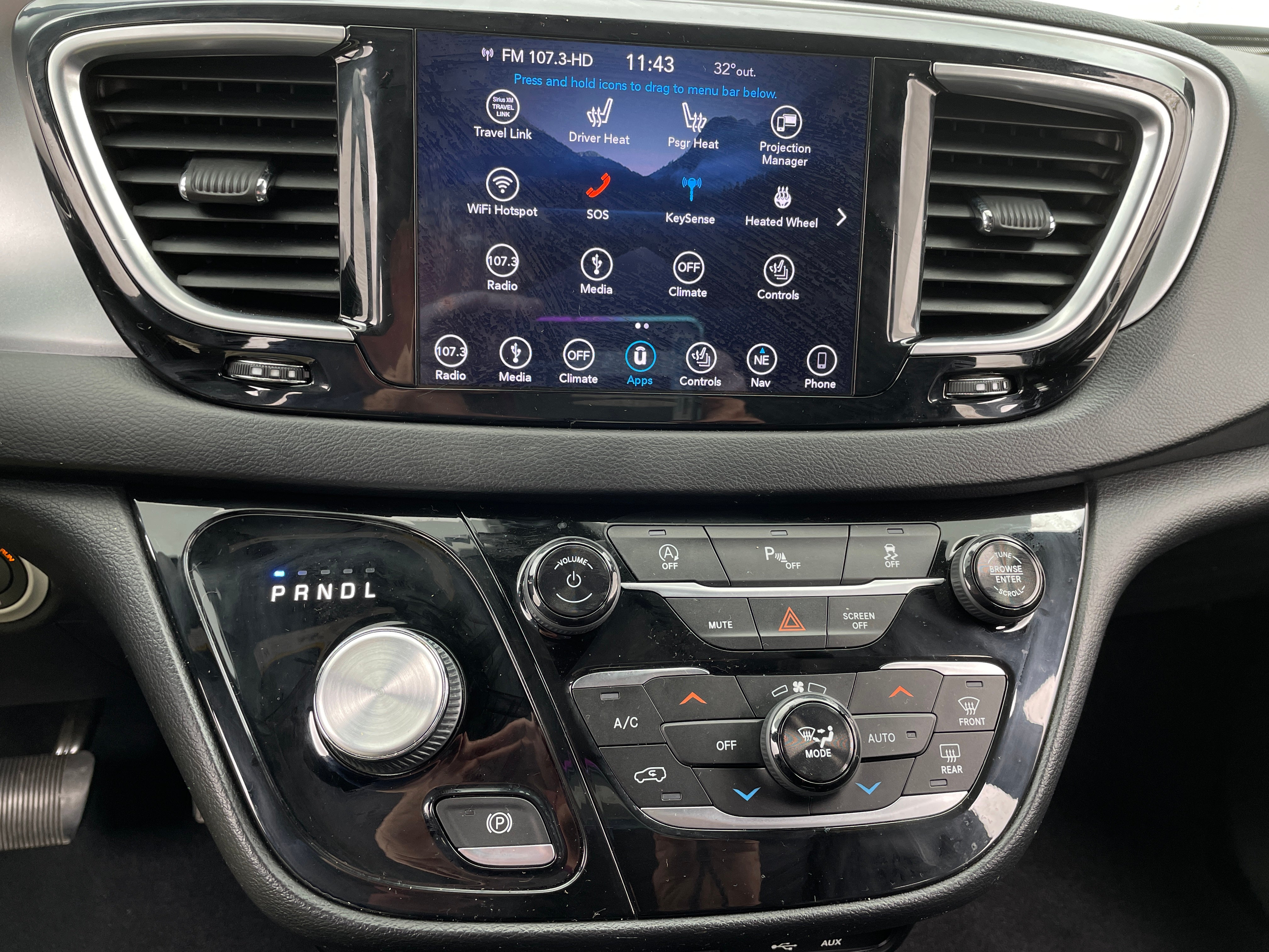 Thumbnail: 2018 Chrysler Pacifica - 4
