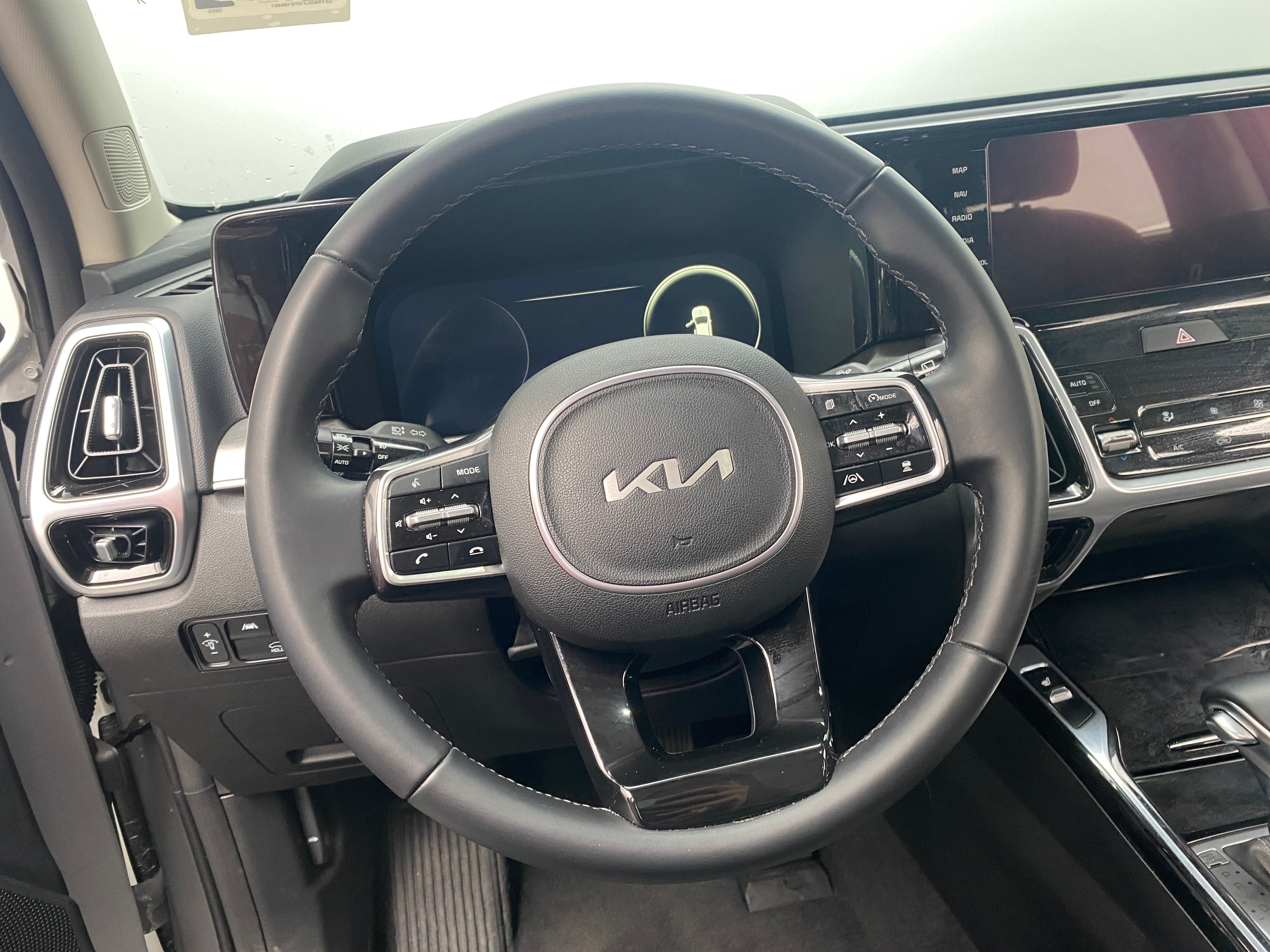 Thumbnail: 2023 Kia Sorento - 5