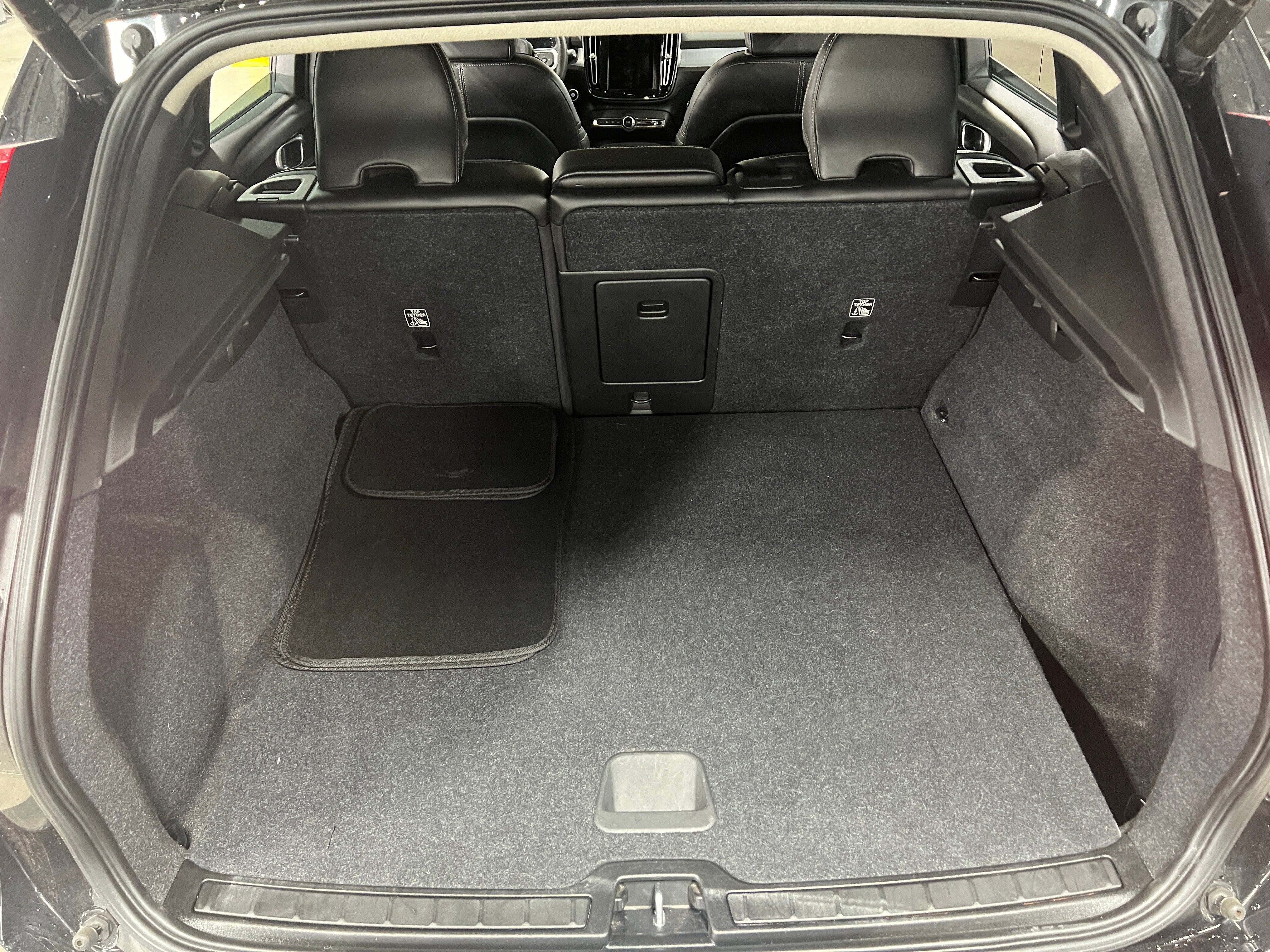 Thumbnail: 2021 Volvo XC40 - 7