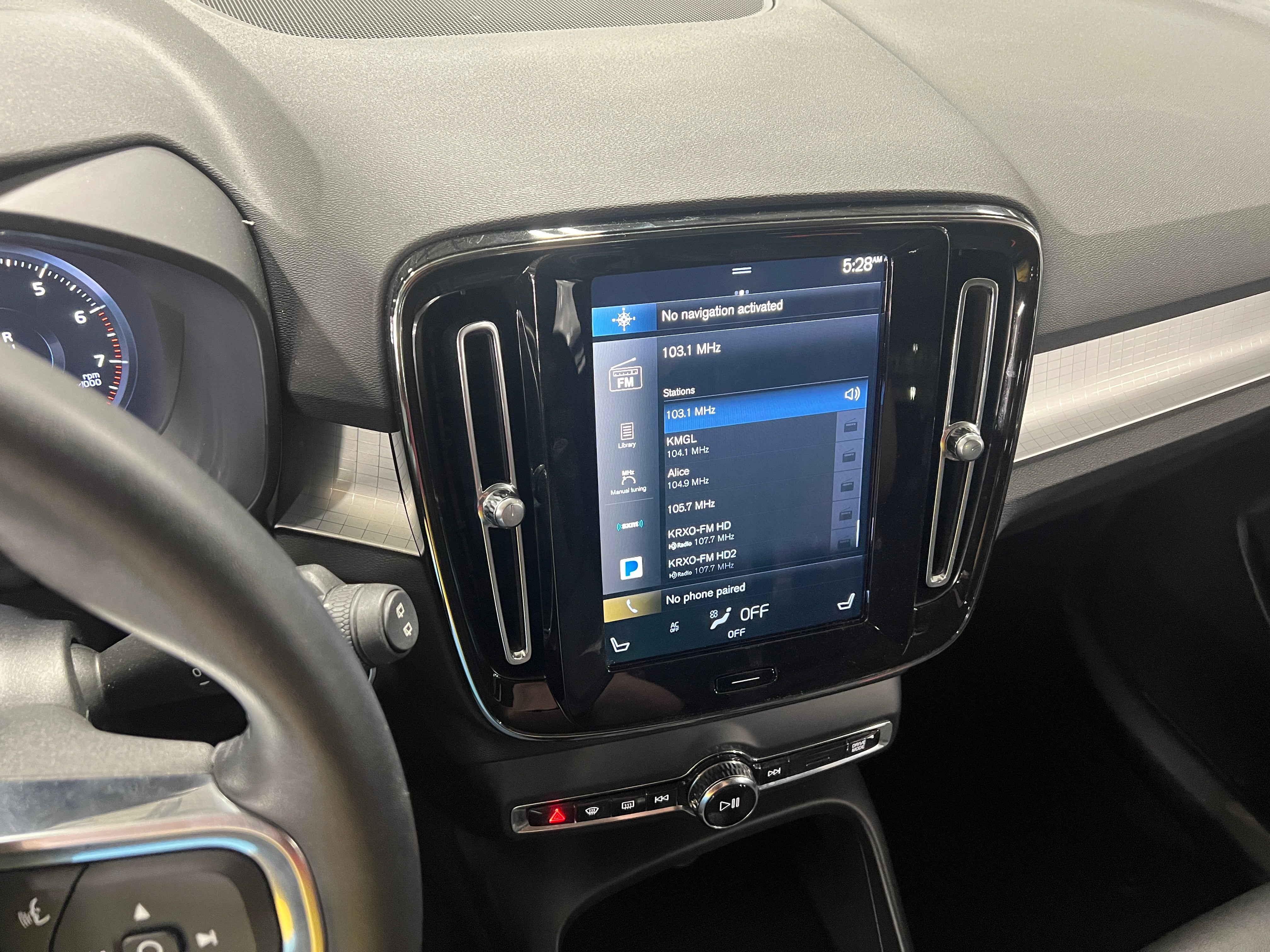 Thumbnail: 2021 Volvo XC40 - 4