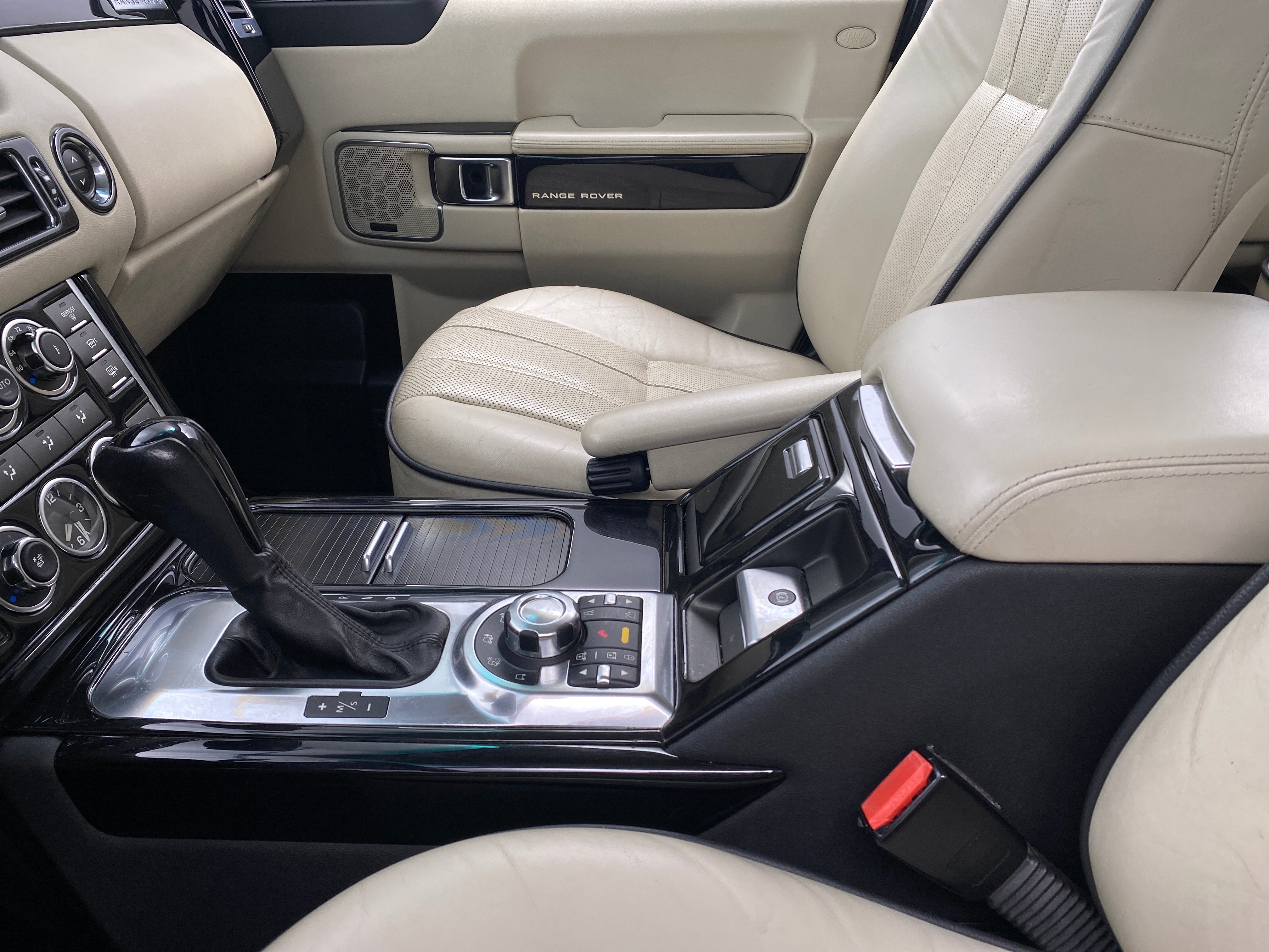 2010 range rover black interior