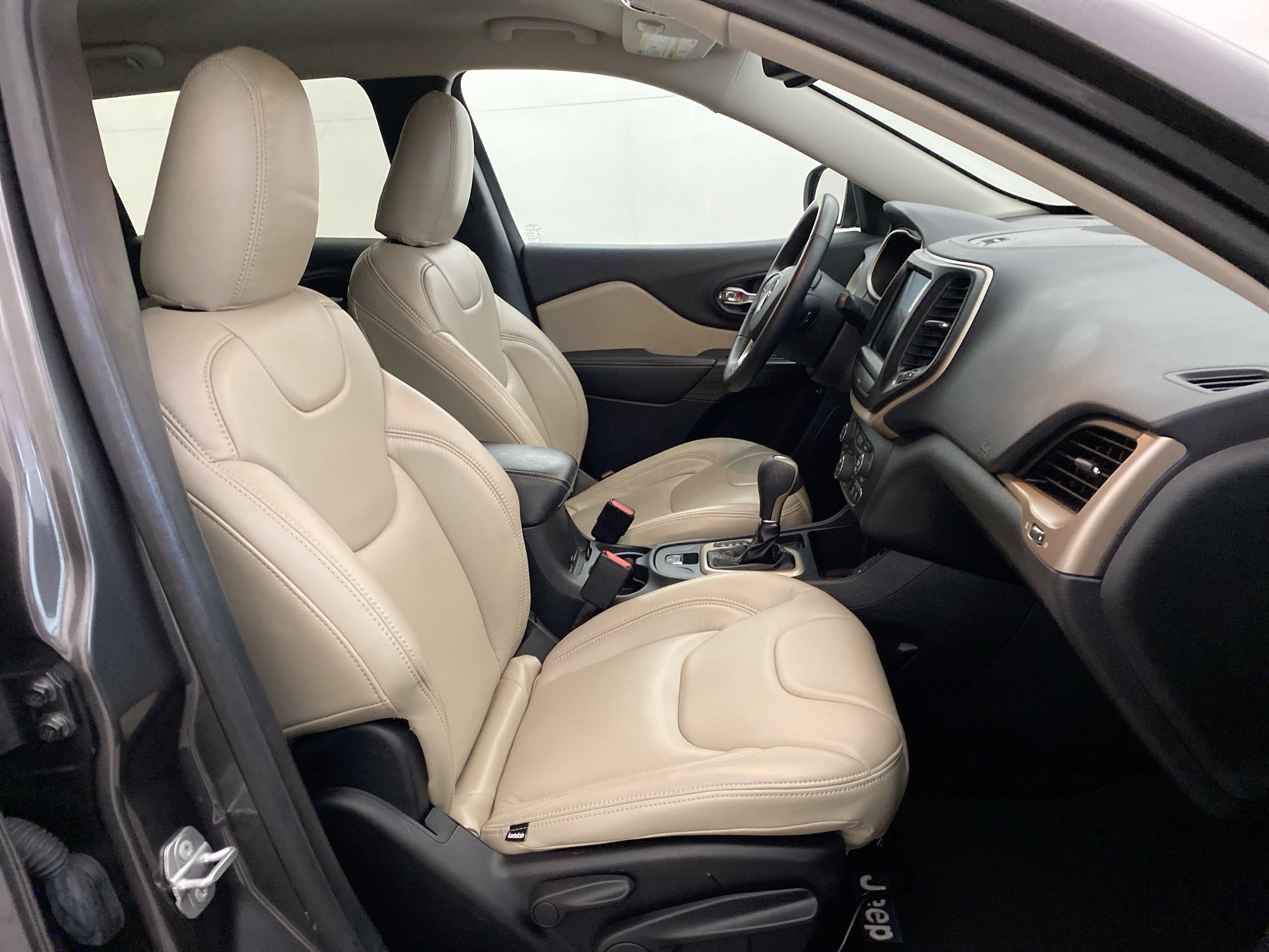 Thumbnail: 2016 Jeep Cherokee - 2