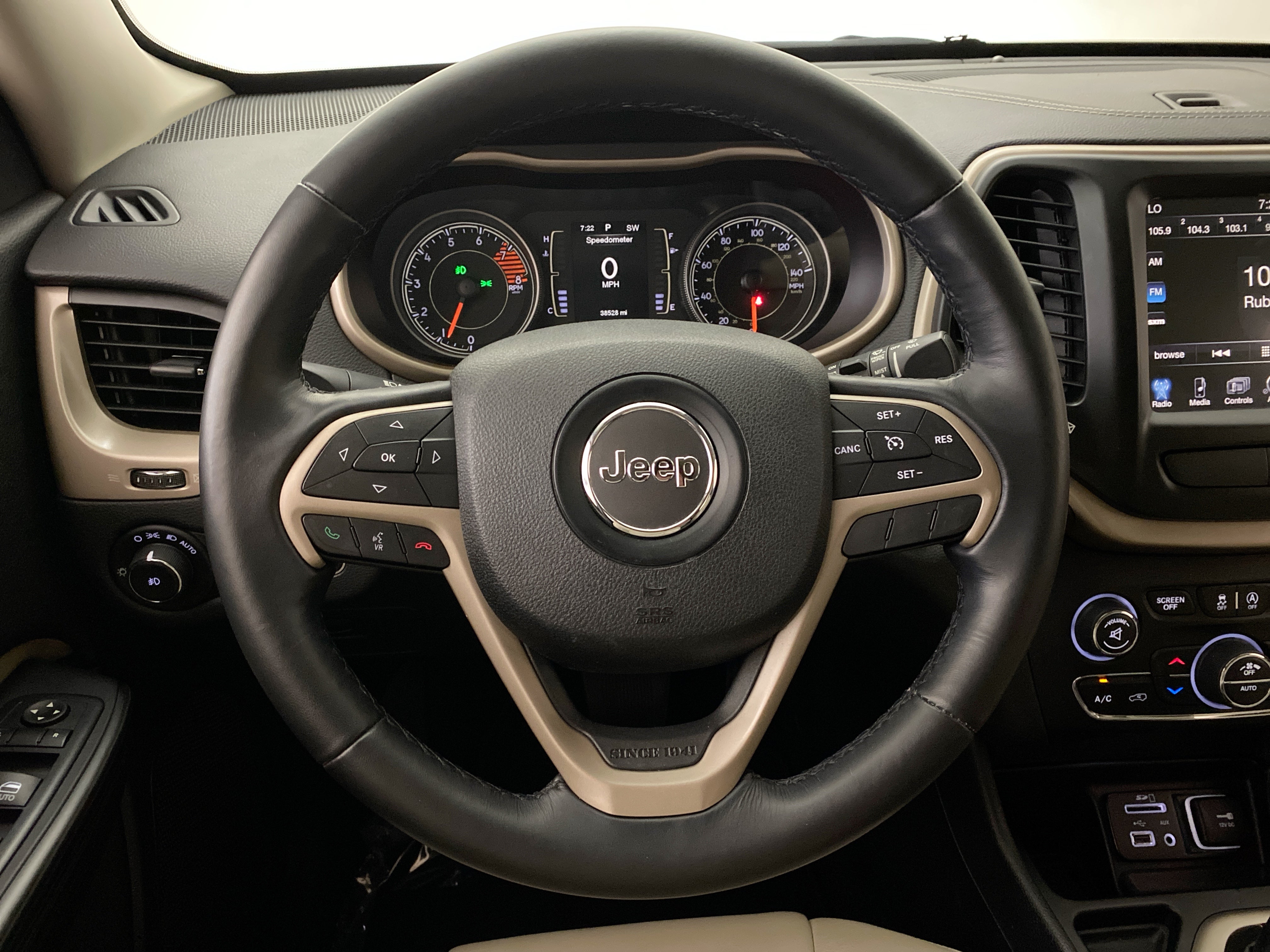 Thumbnail: 2016 Jeep Cherokee - 5