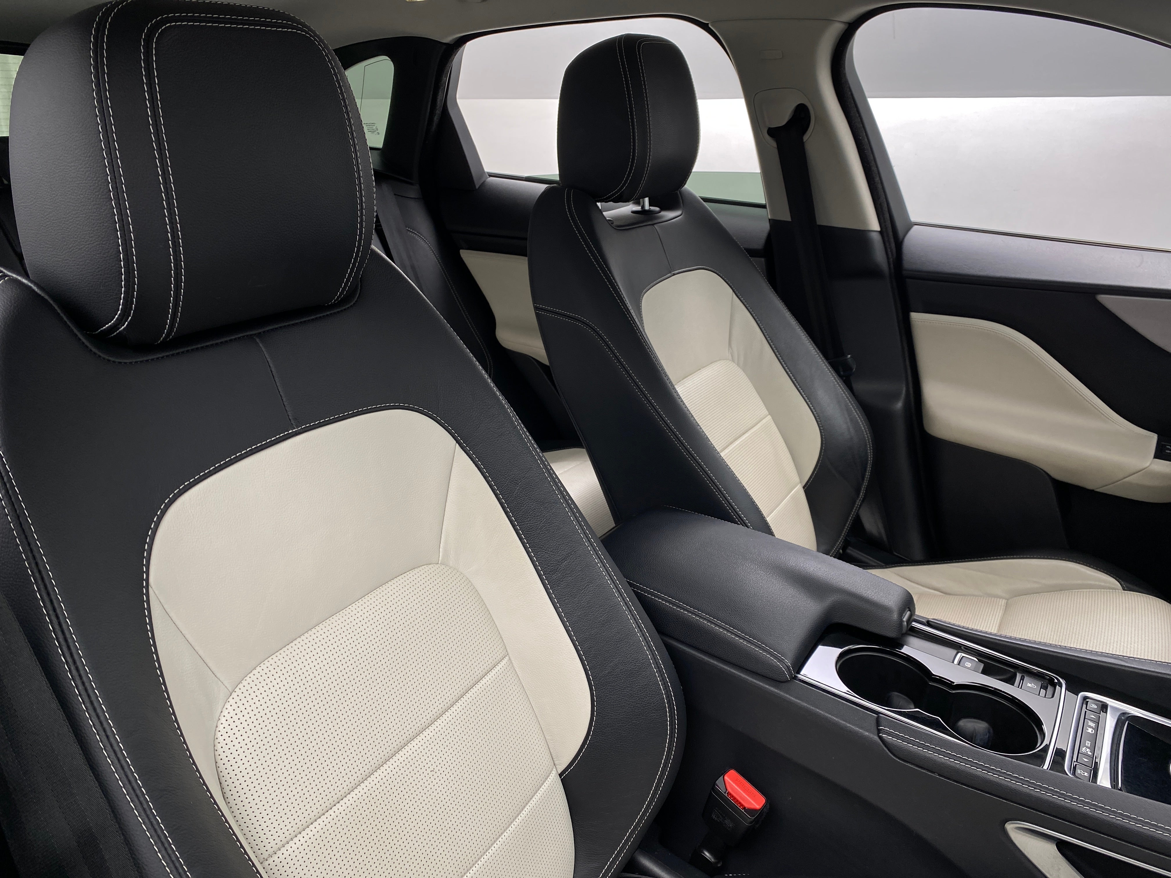 Thumbnail: 2017 Jaguar F-Pace - 2