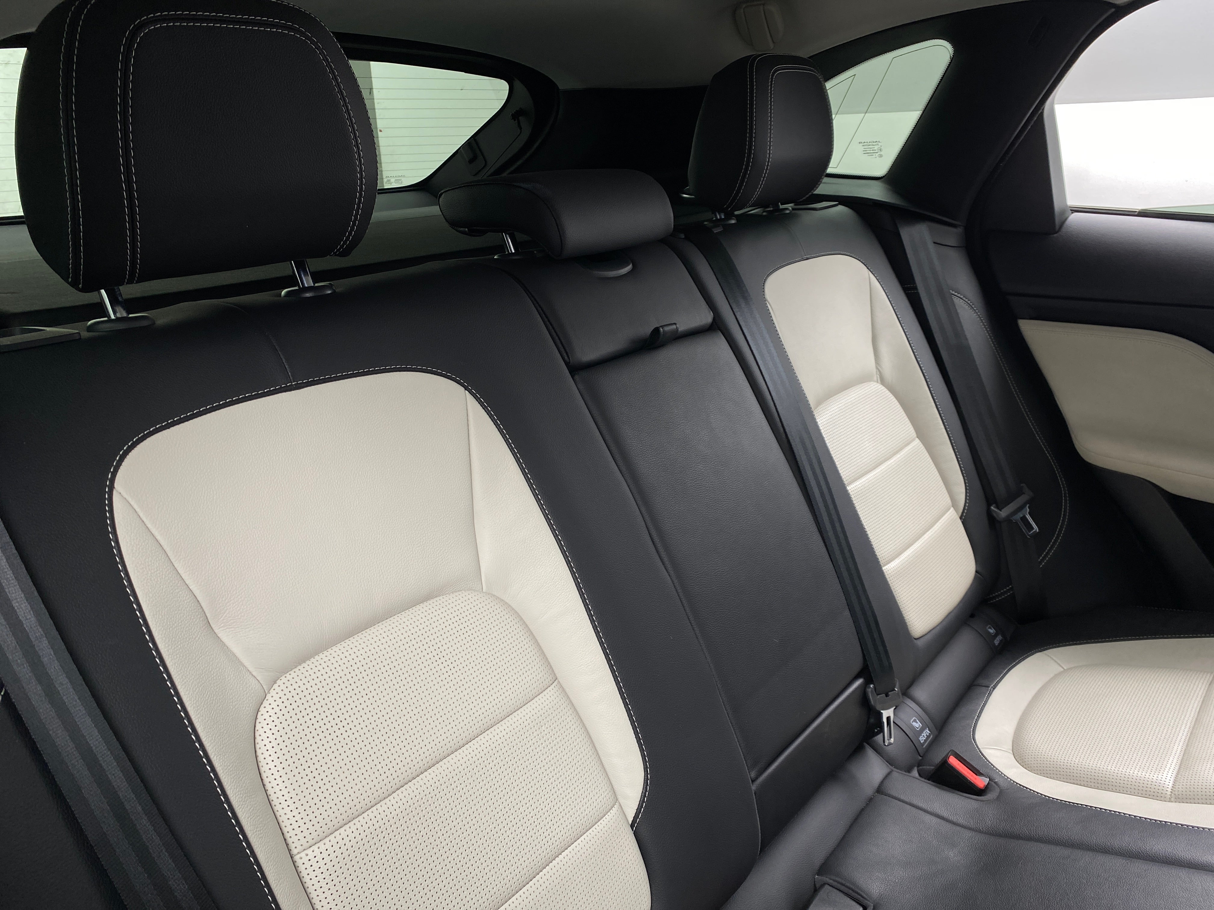 Thumbnail: 2017 Jaguar F-Pace - 6