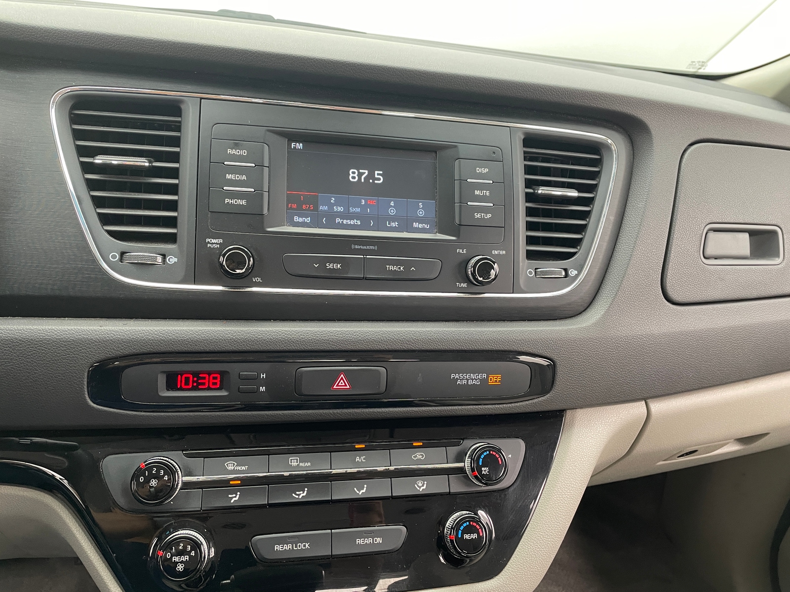 Thumbnail: 2017 Kia Sedona - 4