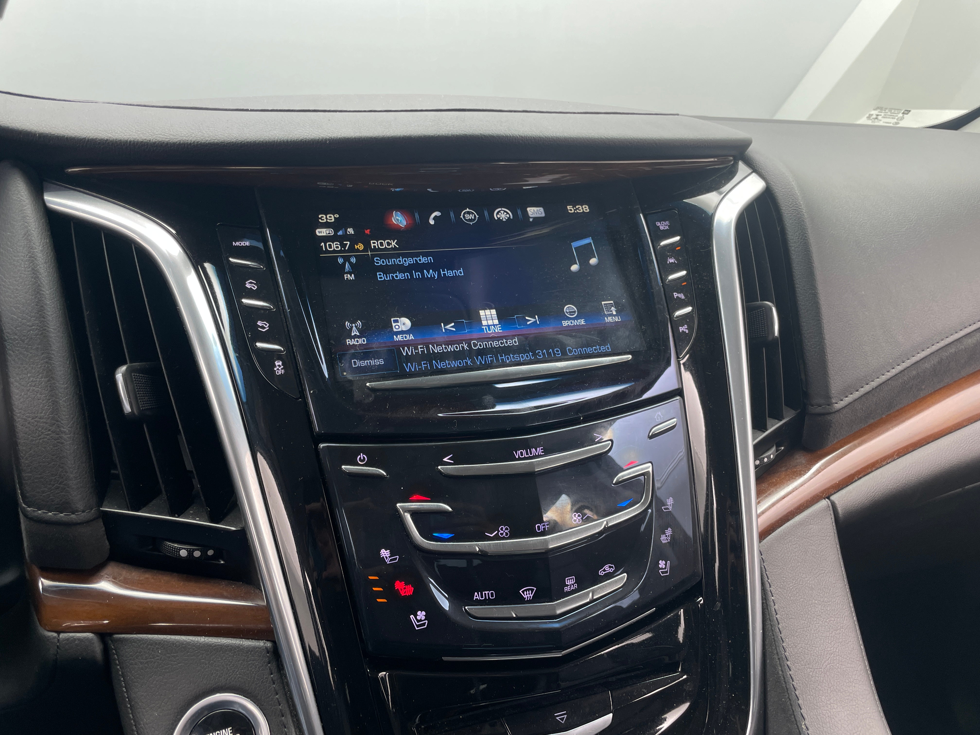 2019 Cadillac Escalade Luxury 3