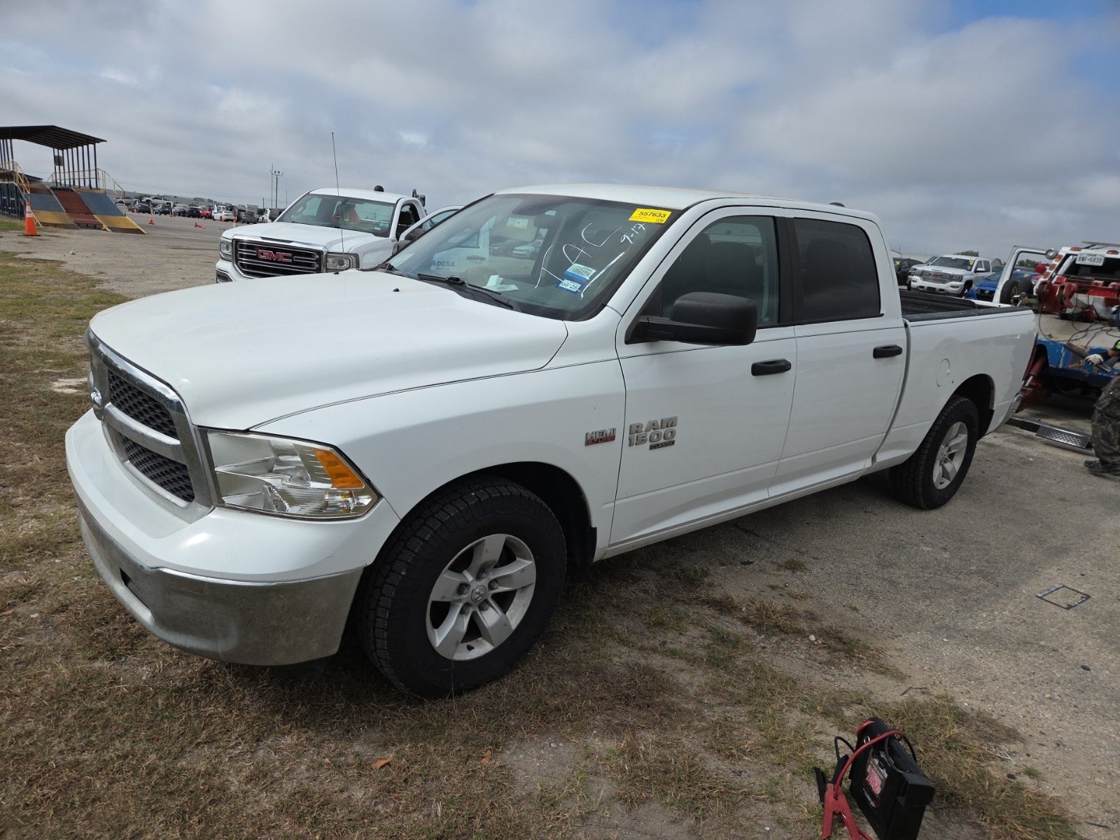 2019 Ram 1500 Classic SLT 4x2 Crew Cab 6'4" Box