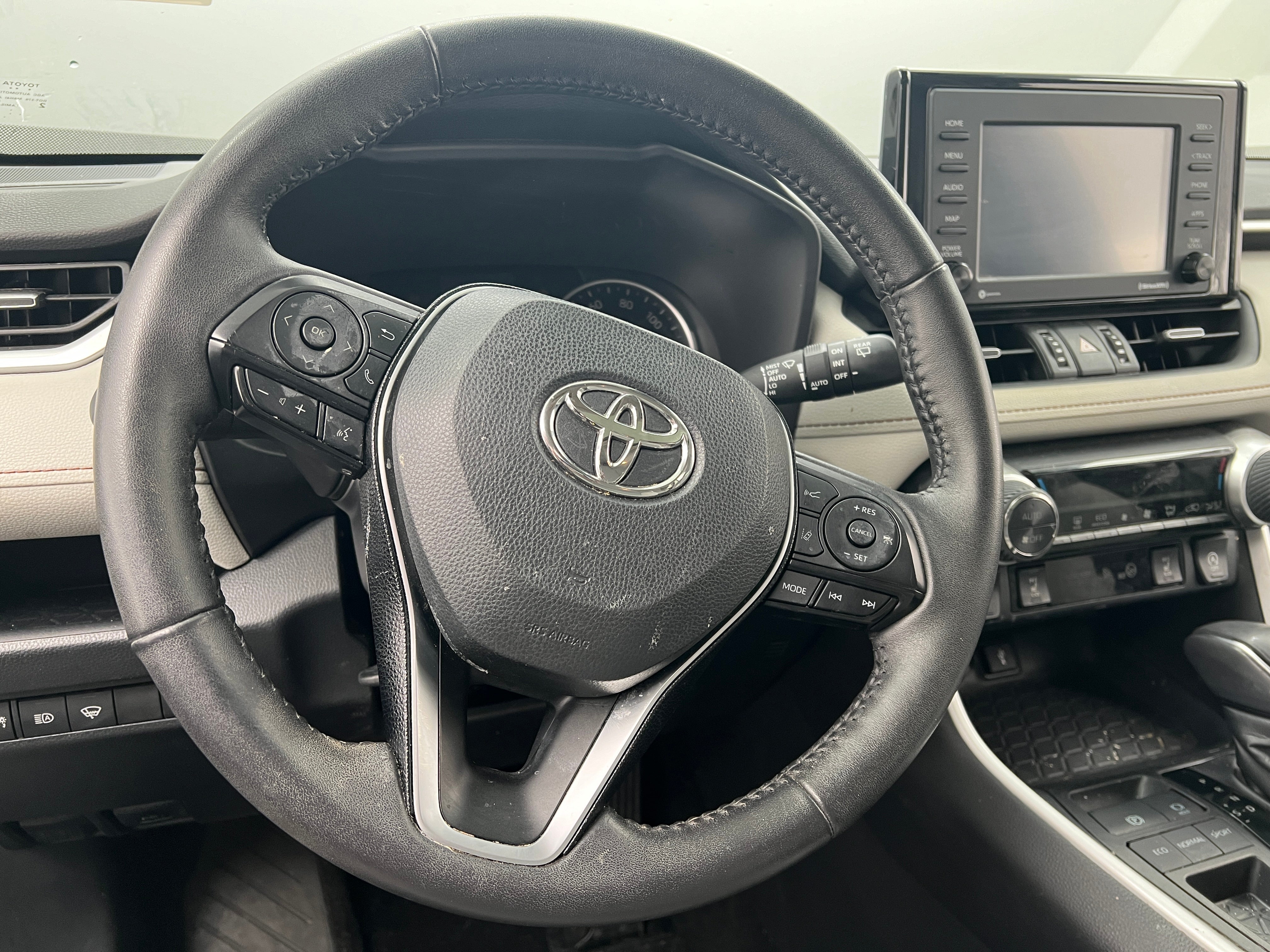 2020 Toyota RAV4 XLE Premium 5