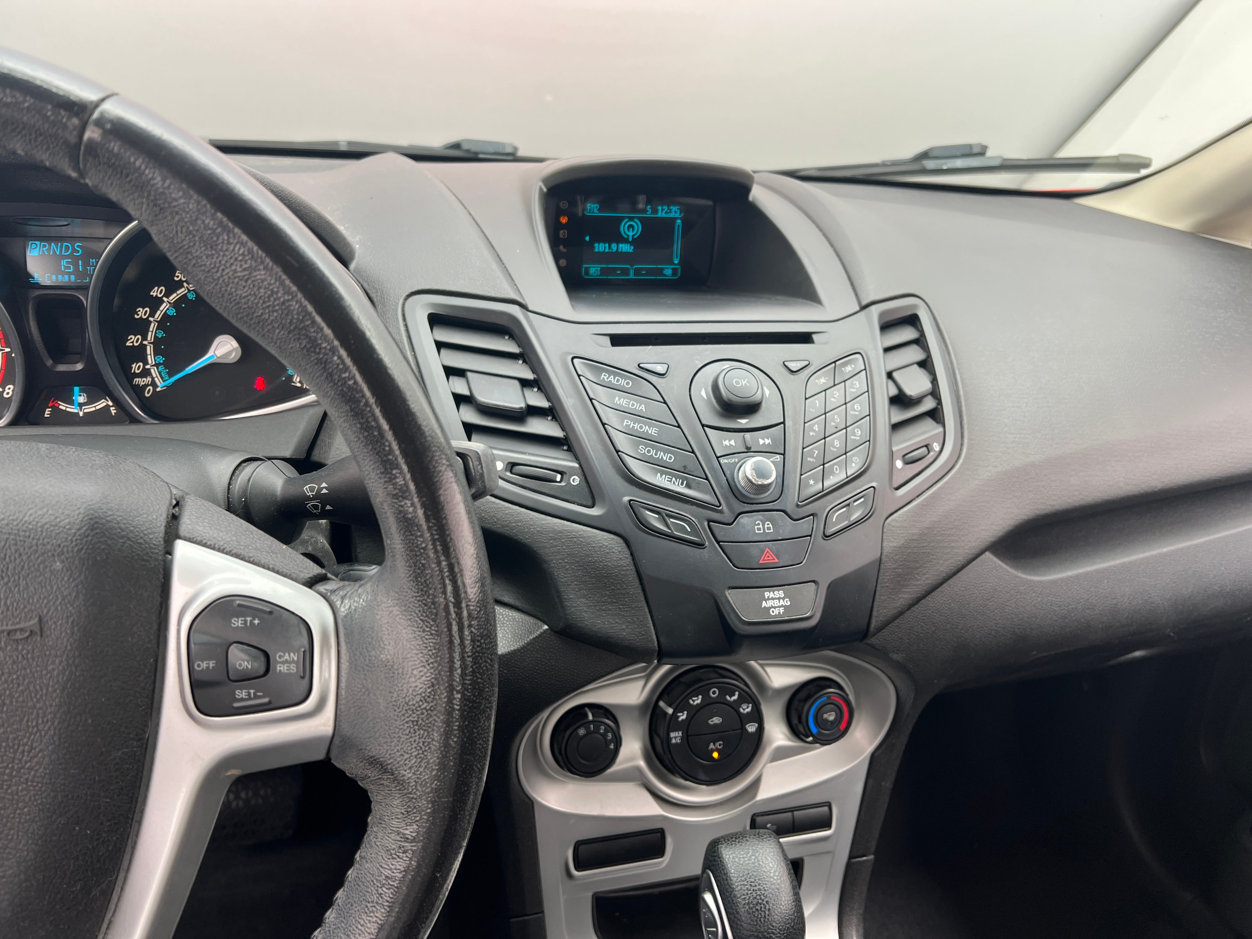 2014 Ford Fiesta SE 4