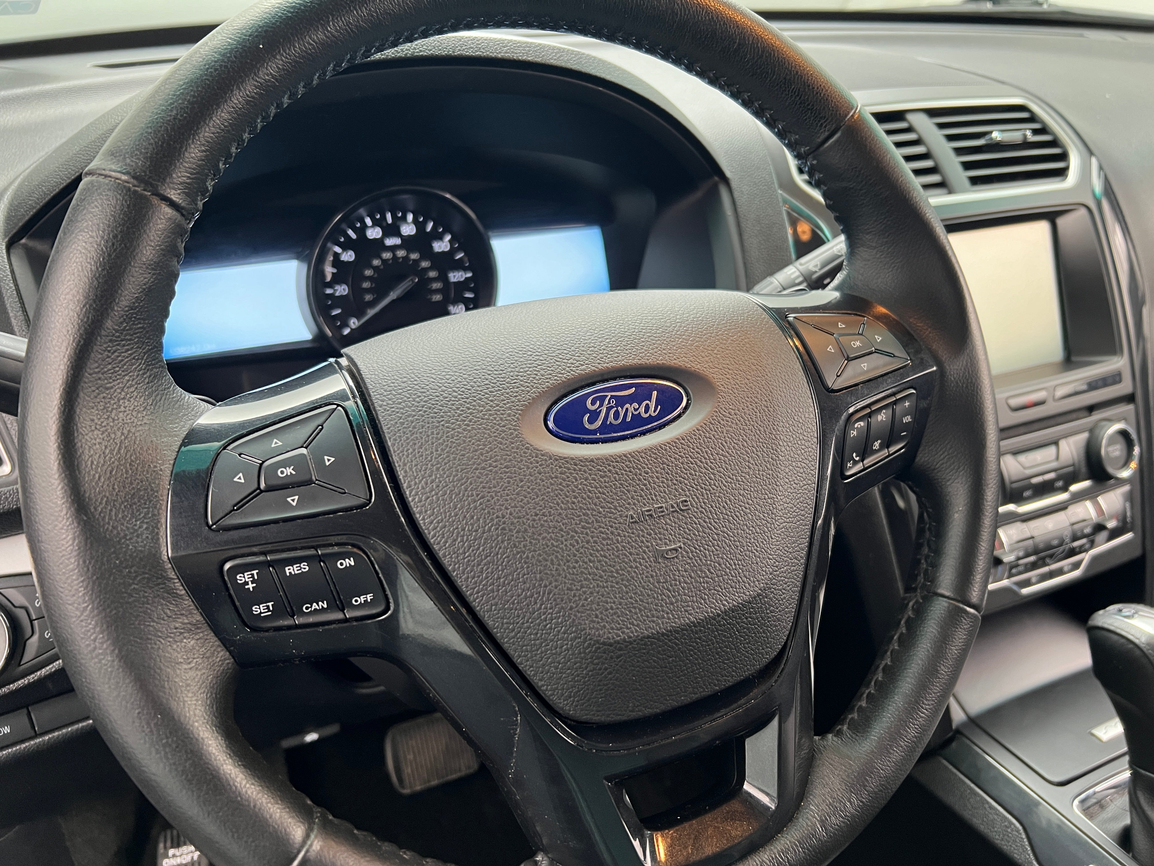 Thumbnail: 2016 Ford Explorer - 5