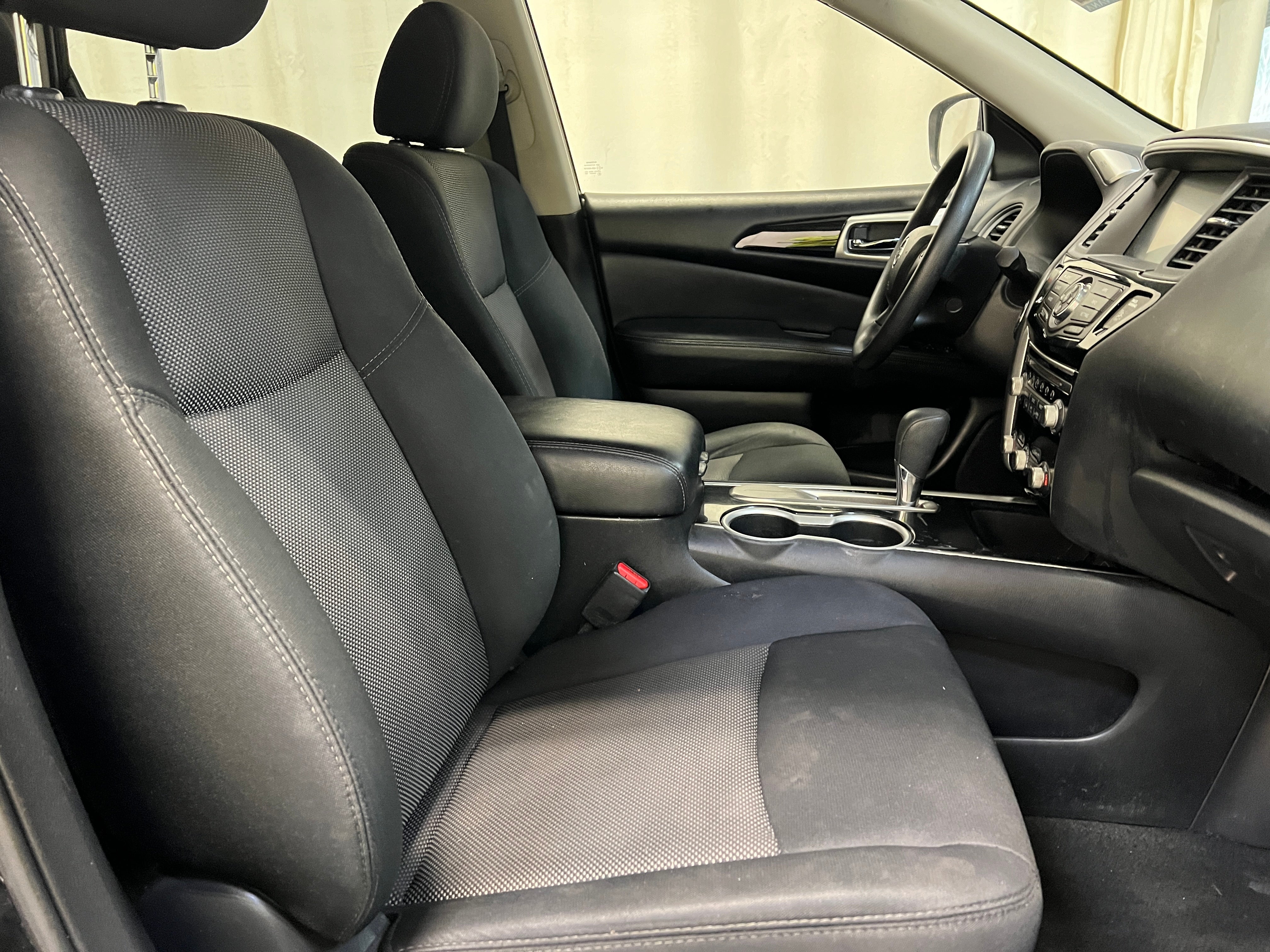 2019 Nissan Pathfinder S 2