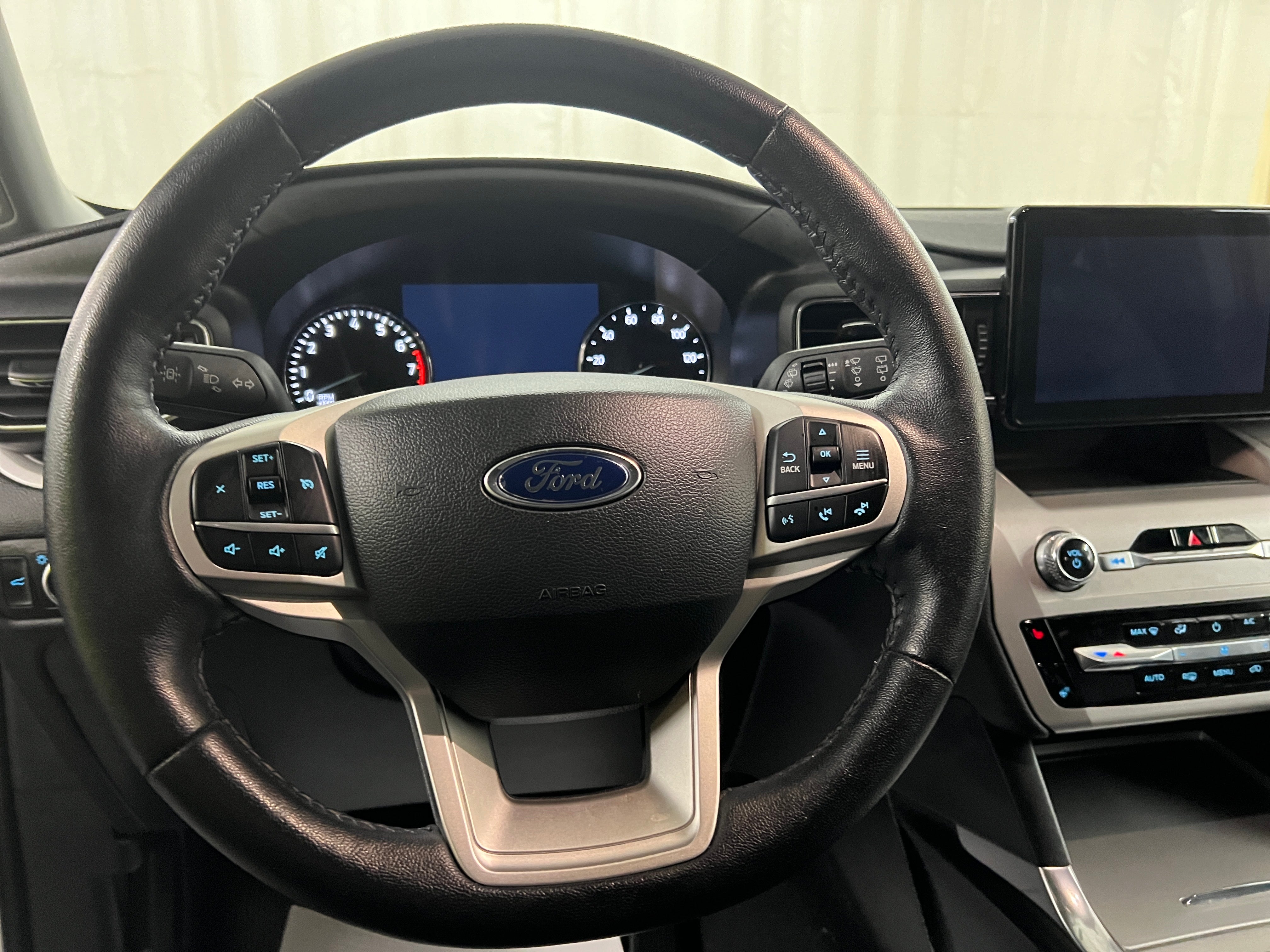 2023 Ford Explorer XLT 5