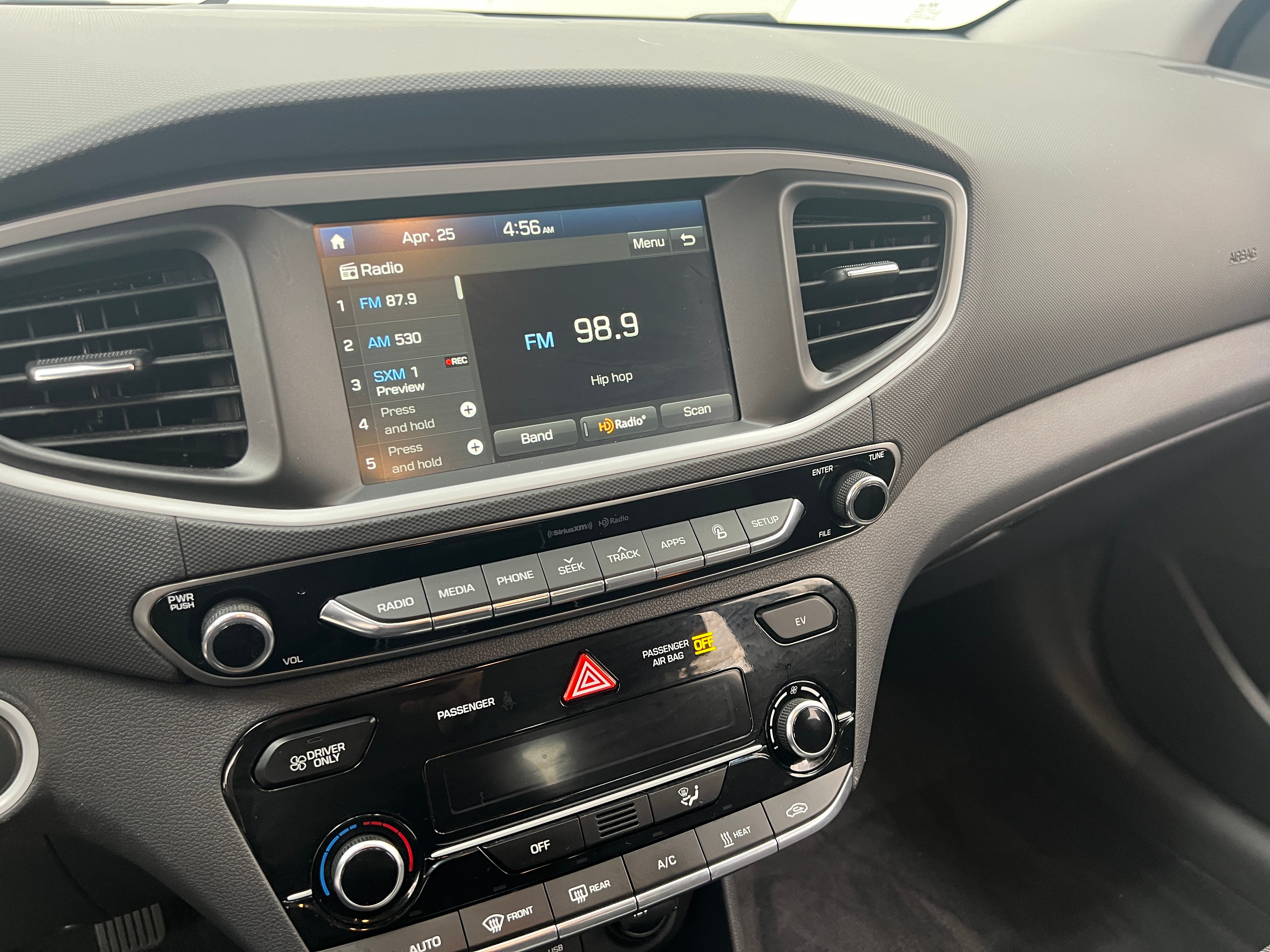 2019 Hyundai Ioniq SE 4