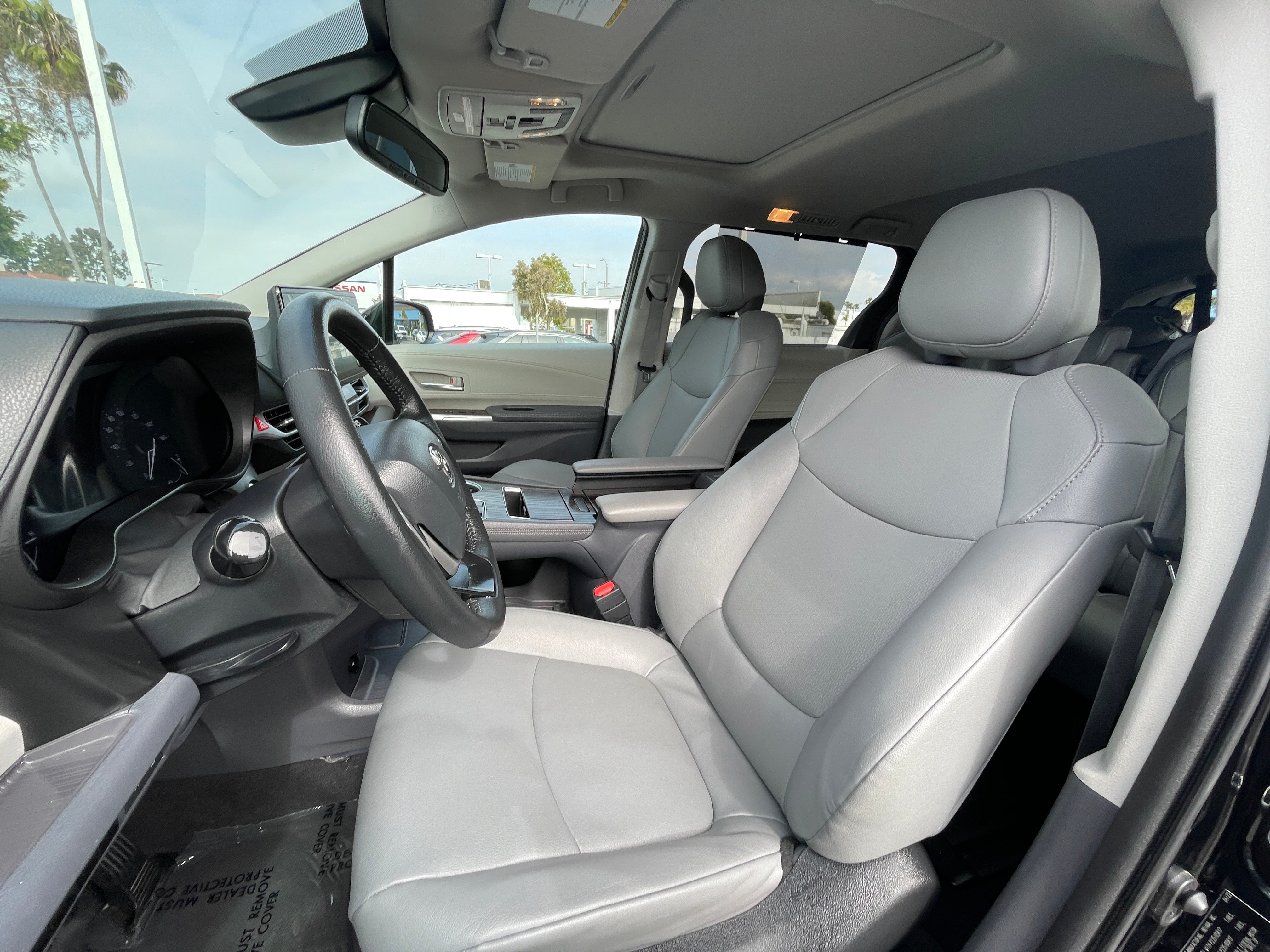 2023 Toyota Sienna XLE 2